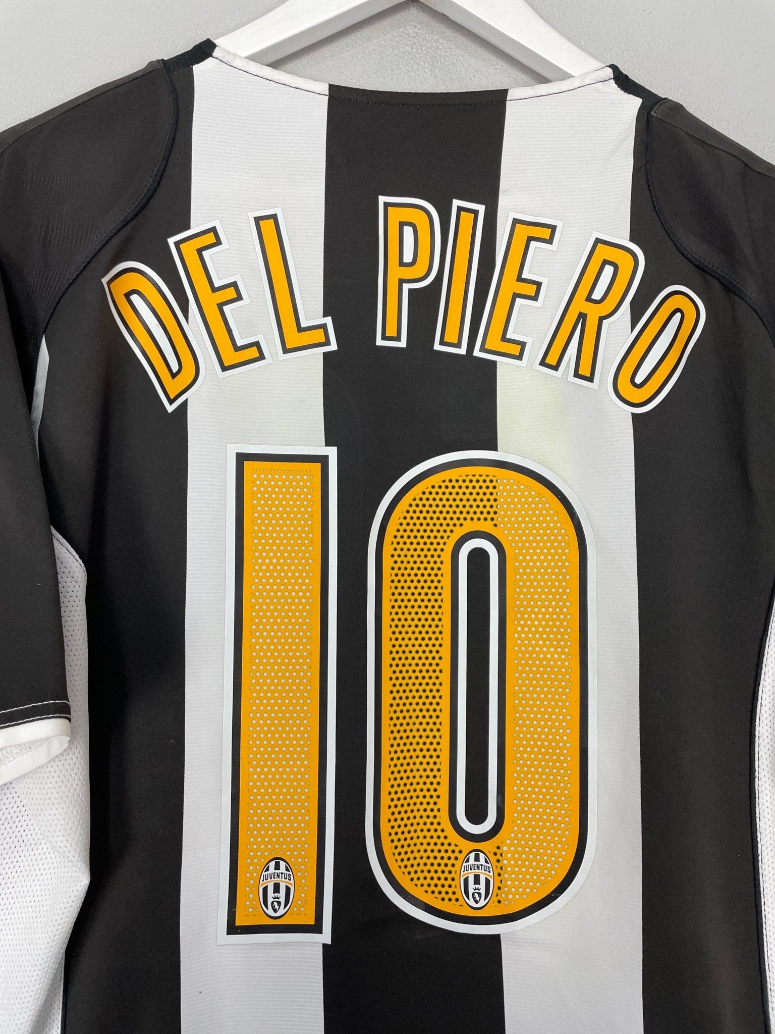 Shop 2004/05 JUVENTUS DEL PIERO #10 HOME SHIRT (L) NIKE, classic football shirts, vintage football shirts & retro soccer jerseys at Cult Kits