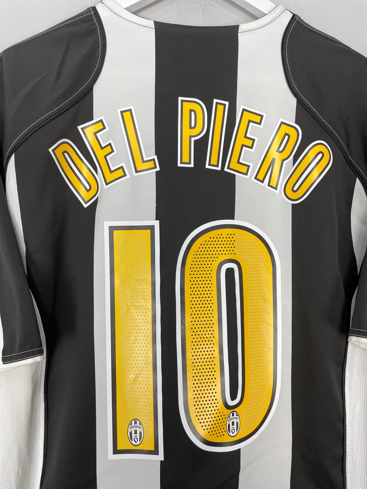 Shop 2004/05 JUVENTUS DEL PIERO #10 HOME SHIRT (L) NIKE, classic football shirts, vintage football shirts & retro soccer jerseys at Cult Kits