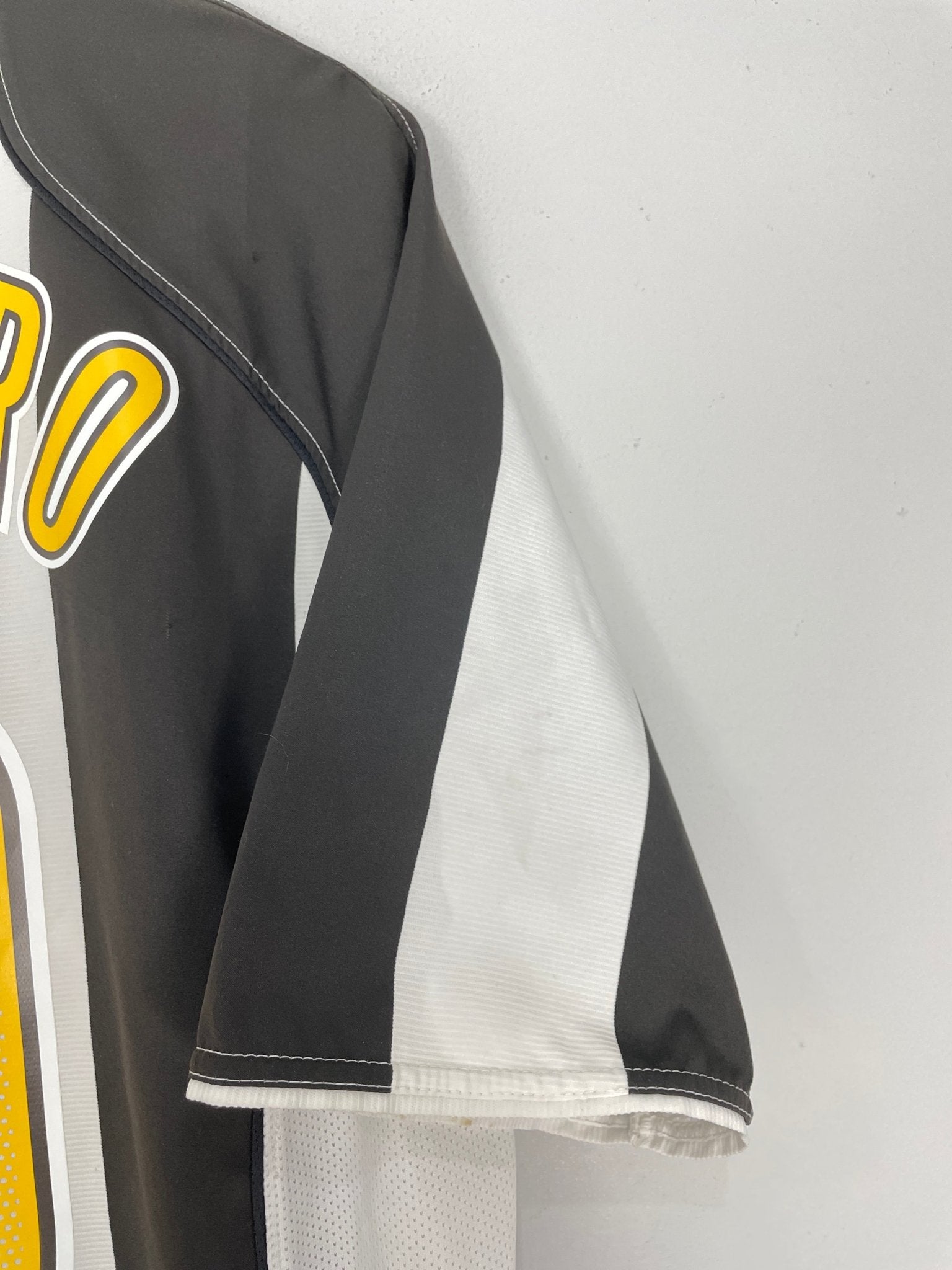 Shop 2004/05 JUVENTUS DEL PIERO #10 HOME SHIRT (L) NIKE, classic football shirts, vintage football shirts & retro soccer jerseys at Cult Kits
