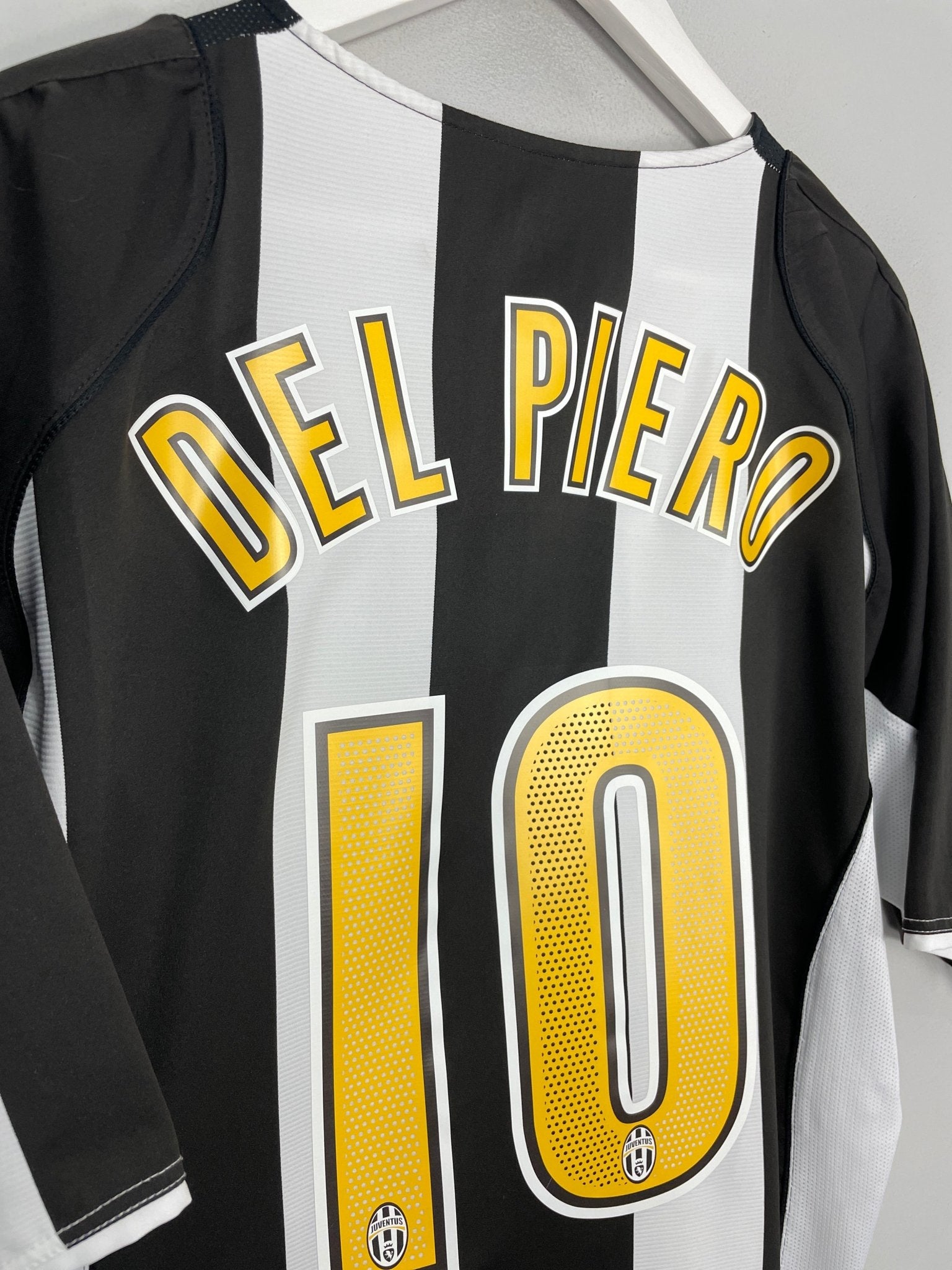Shop 2004/05 JUVENTUS DEL PIERO #10 HOME SHIRT (XL) NIKE, classic football shirts, vintage football shirts & retro soccer jerseys at Cult Kits