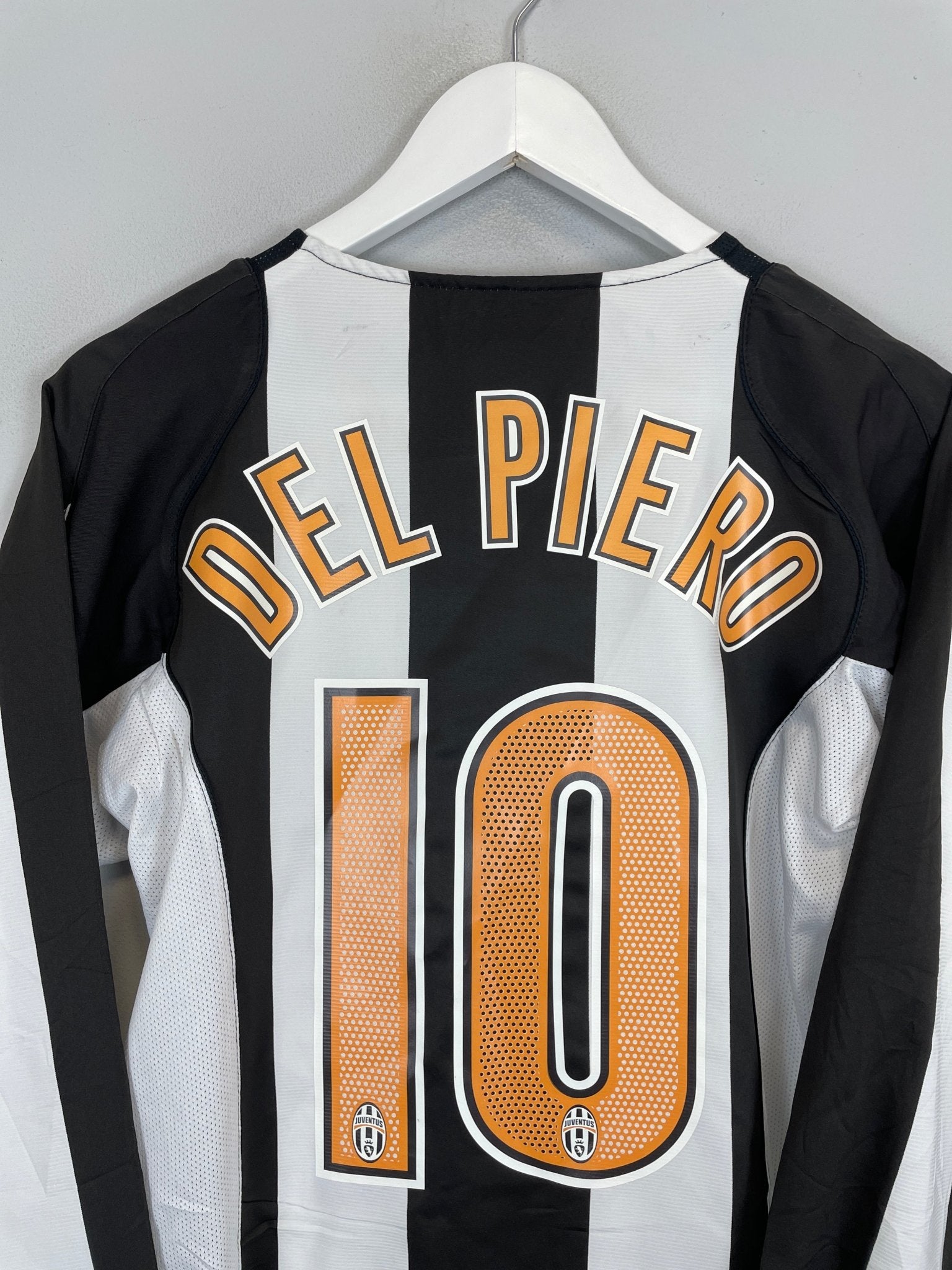 Shop 2004/05 JUVENTUS DEL PIERO #10 L/S HOME SHIRT (S) NIKE, classic football shirts, vintage football shirts & retro soccer jerseys at Cult Kits