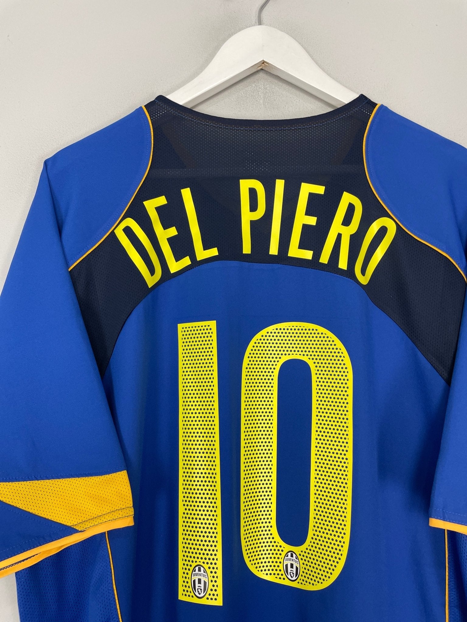 Shop 2004/05 JUVENTUS DEL PIERO #10 THIRD SHIRT (XXL) NIKE, classic football shirts, vintage football shirts & retro soccer jerseys at Cult Kits