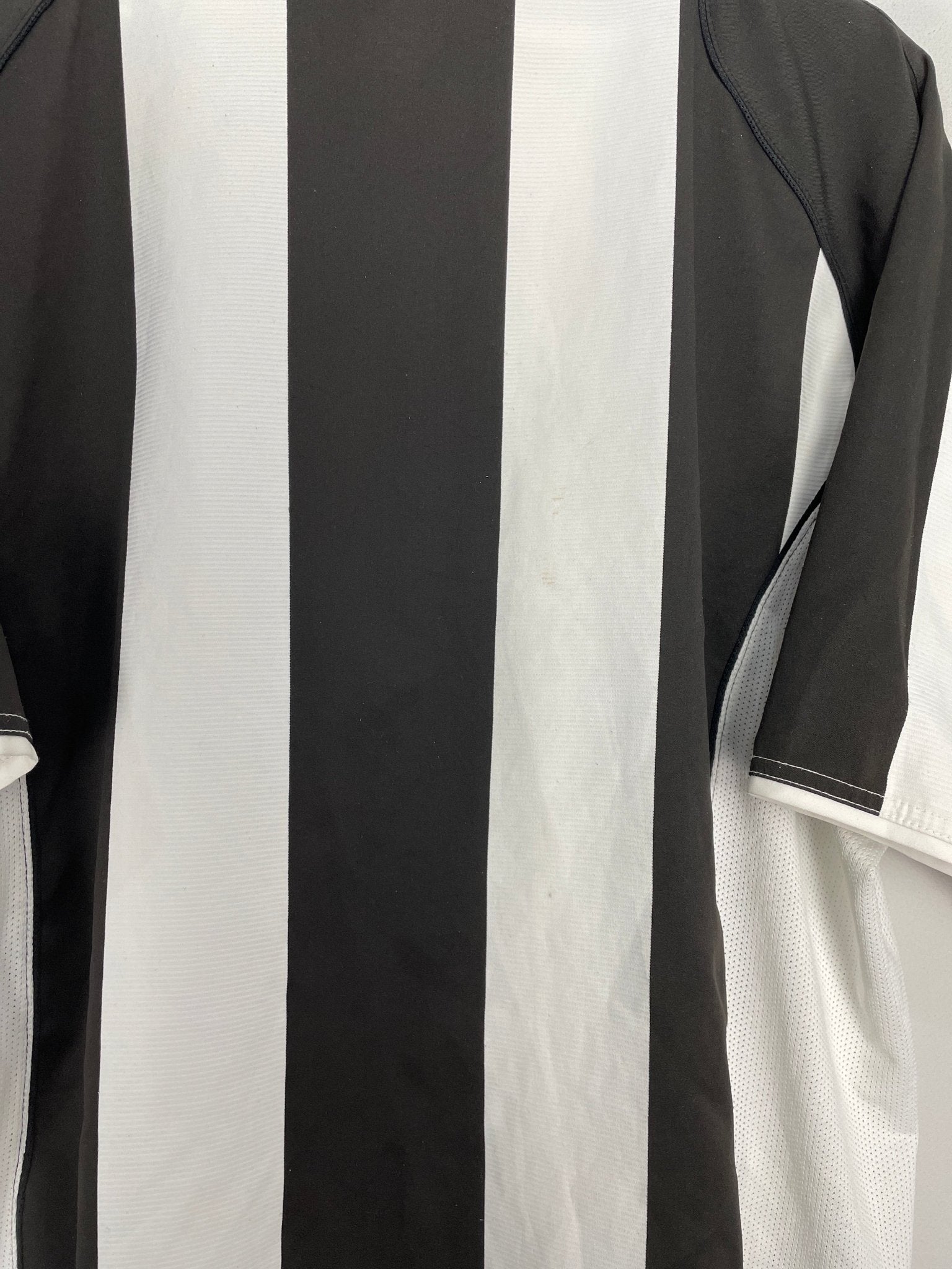 Shop 2004/05 JUVENTUS HOME SHIRT (XL) NIKE, classic football shirts, vintage football shirts & retro soccer jerseys at Cult Kits