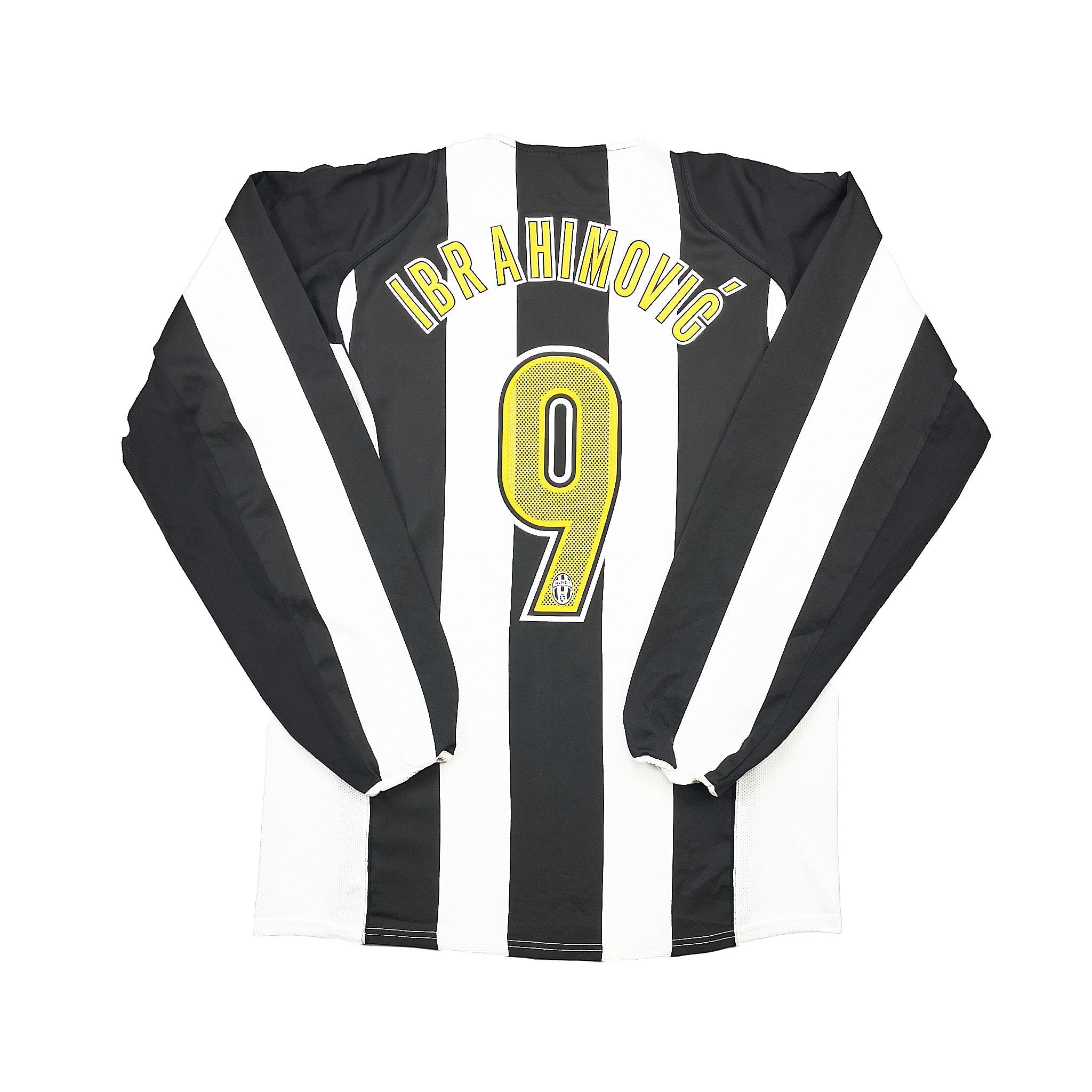 Buy 2004/05 Juventus Ibrahimovic 11 L/S Home Shirt (L) Nike ~ Free worldwide shipping ~ Authentic Vintage Football Shirts from Cult Kits