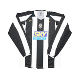 Buy 2004/05 Juventus Ibrahimovic 11 L/S Home Shirt (L) Nike ~ Free worldwide shipping ~ Authentic Vintage Football Shirts from Cult Kits
