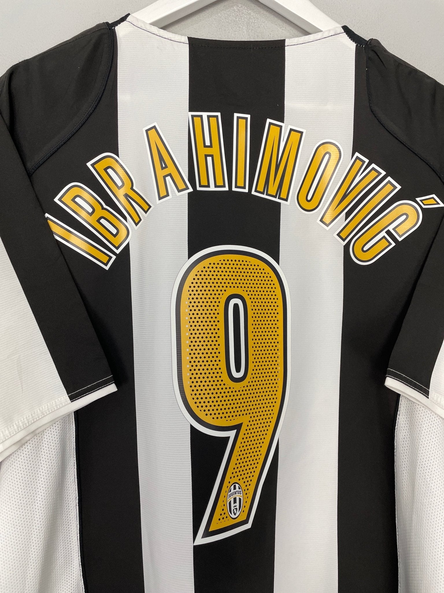 2004/05 JUVENTUS IBRAHIMOVIC #9 HOME SHIRT (L) NIKE – Cult Kits