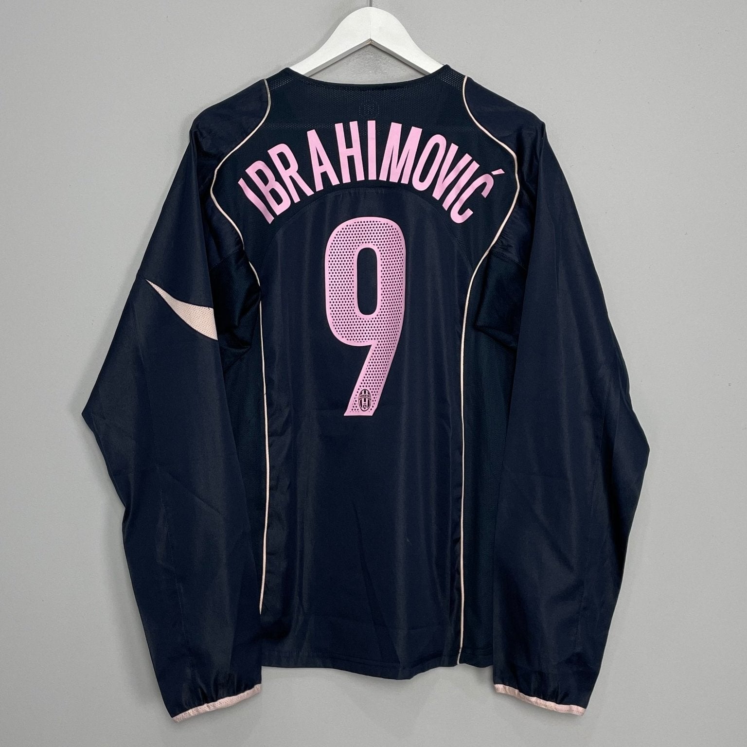 2004/05 JUVENTUS IBRAHIMOVIC #9 L/S AWAY SHIRT (L) NIKE – Cult Kits
