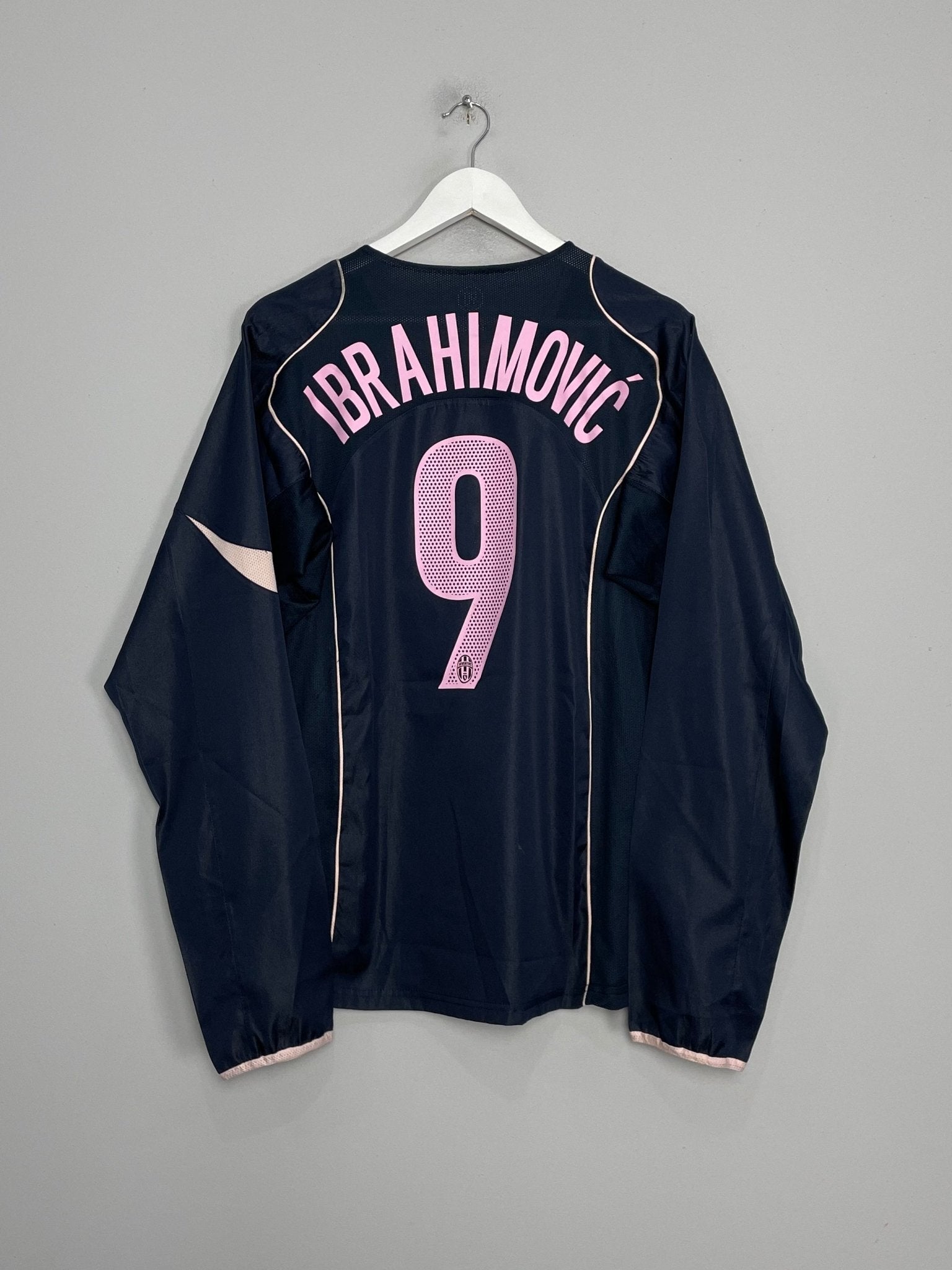 Shop 2004/05 JUVENTUS IBRAHIMOVIC #9 L/S AWAY SHIRT (L) NIKE, classic football shirts, vintage football shirts & retro soccer jerseys at Cult Kits