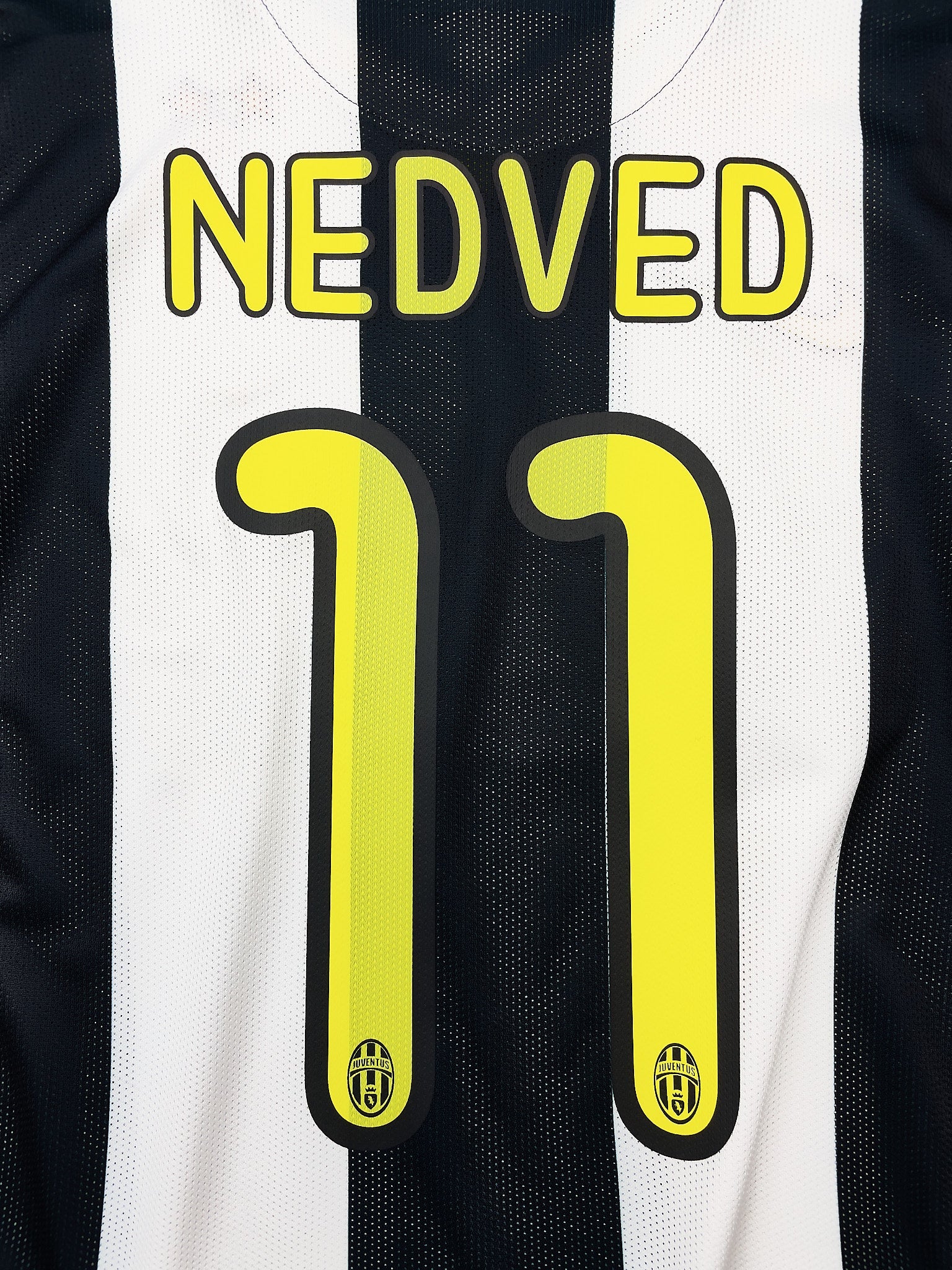 Buy 2004/05 Juventus Nedved 11 L/S Home Shirt (L) Nike ~ Free worldwide shipping ~ Authentic Vintage Football Shirts from Cult Kits