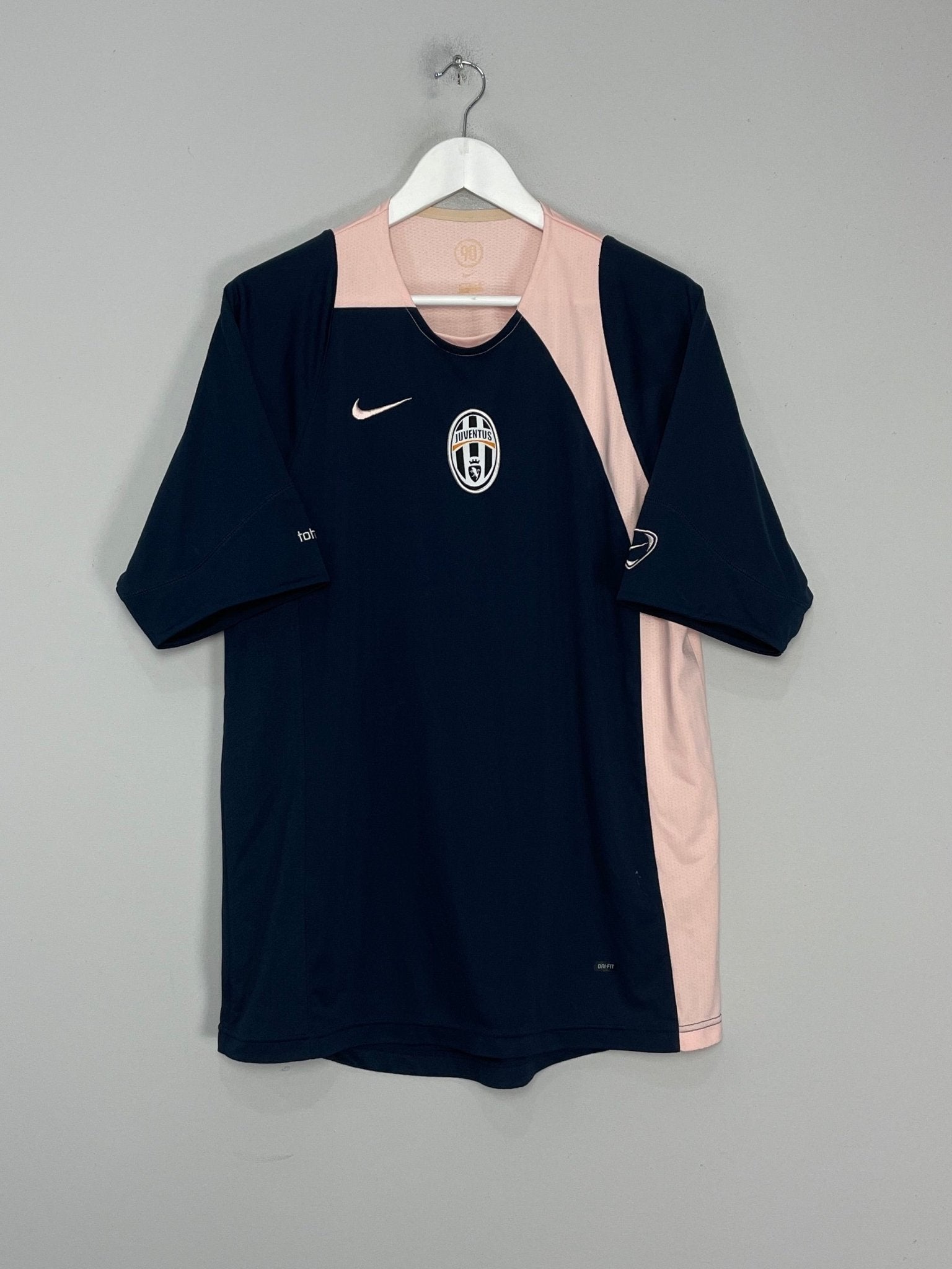 Shop 2004/05 JUVENTUS TRAINING SHIRT (XL) NIKE, classic football shirts, vintage football shirts & retro soccer jerseys at Cult Kits