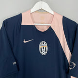 Shop 2004/05 JUVENTUS TRAINING SHIRT (XL) NIKE, classic football shirts, vintage football shirts & retro soccer jerseys at Cult Kits