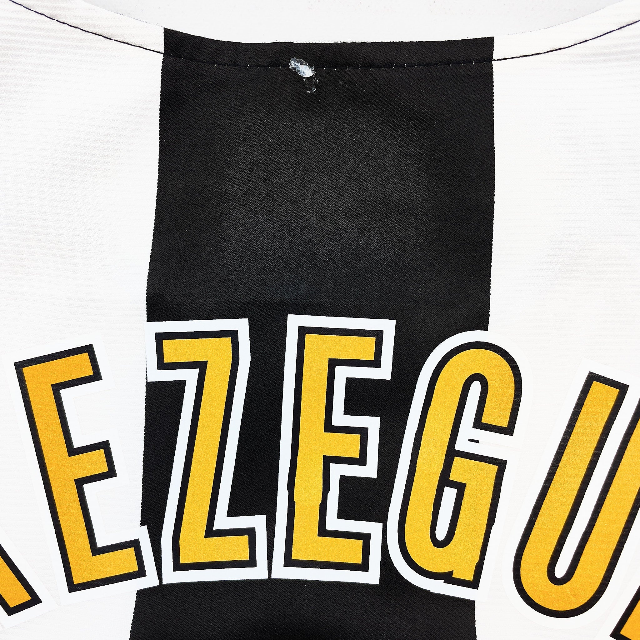 Buy 2004/05 Juventus Trezeguet 17 L/S Home Shirt (S) Nike ~ Free worldwide shipping ~ Authentic Vintage Football Shirts from Cult Kits