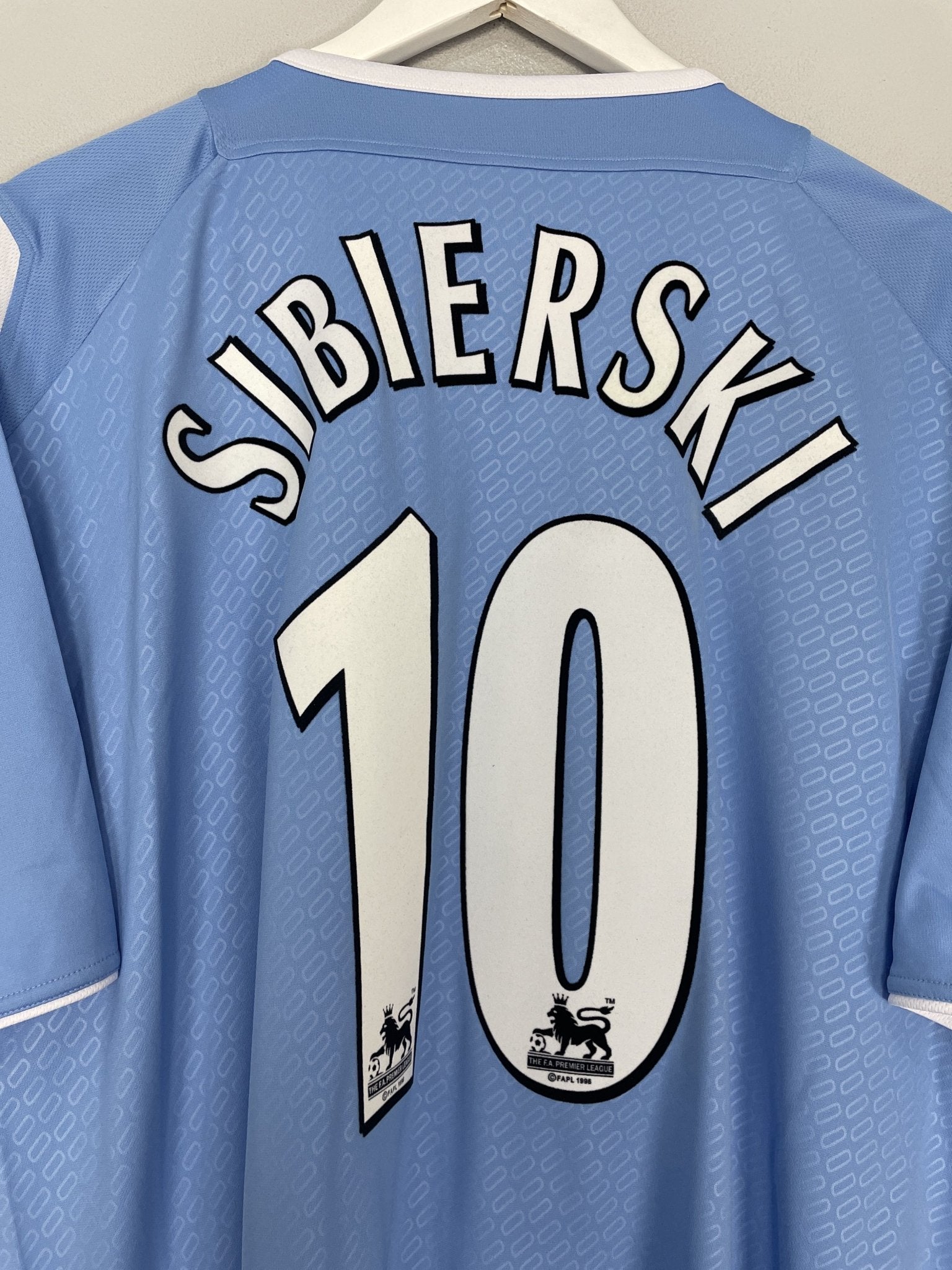 Shop 2004/05 MANCHESTER CITY SIBIERSKI #10 HOME SHIRT (XL) REEBOK, classic football shirts, vintage football shirts & retro soccer jerseys at Cult Kits
