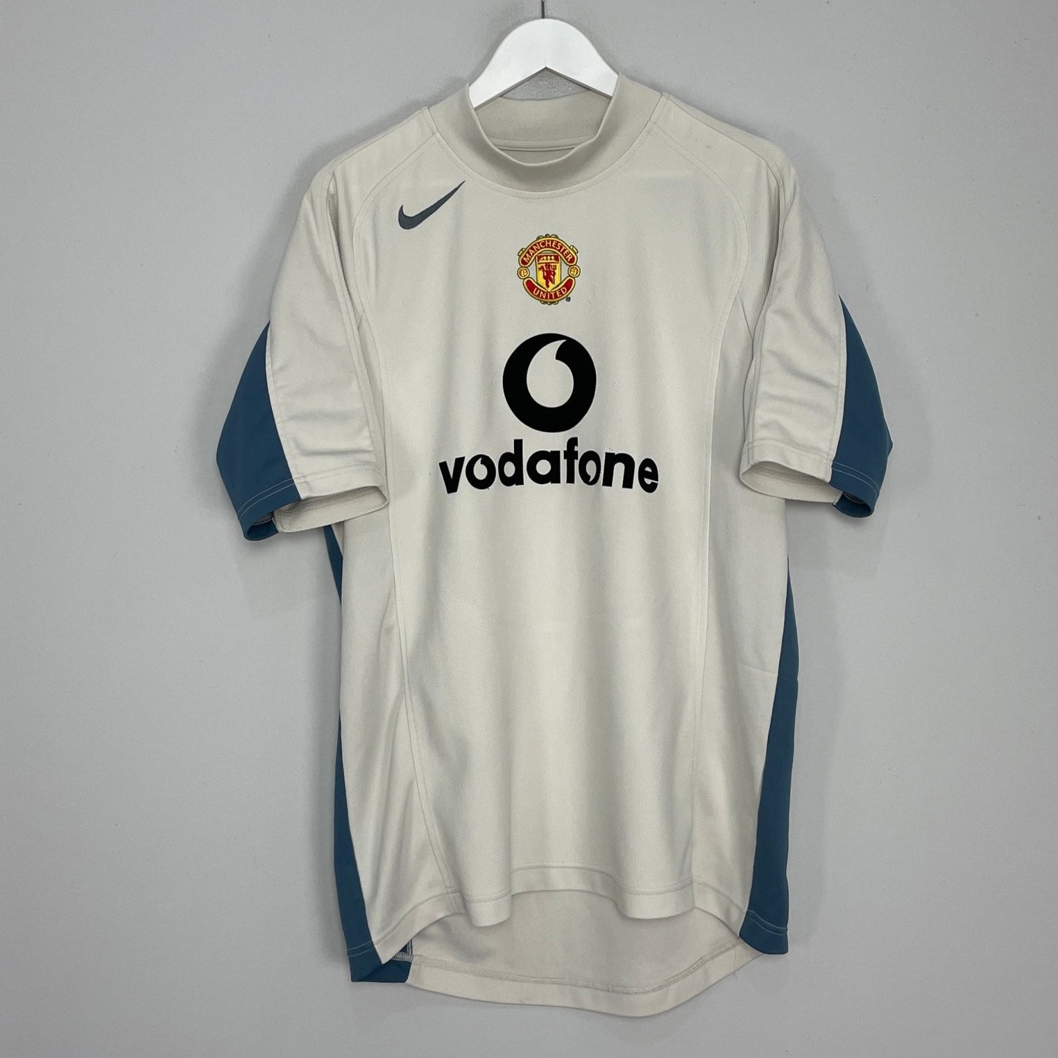 Shop 2004/05 MANCHESTER UNITED TRAINING SHIRT (L) NIKE, classic football shirts, vintage football shirts & retro soccer jerseys at Cult Kits