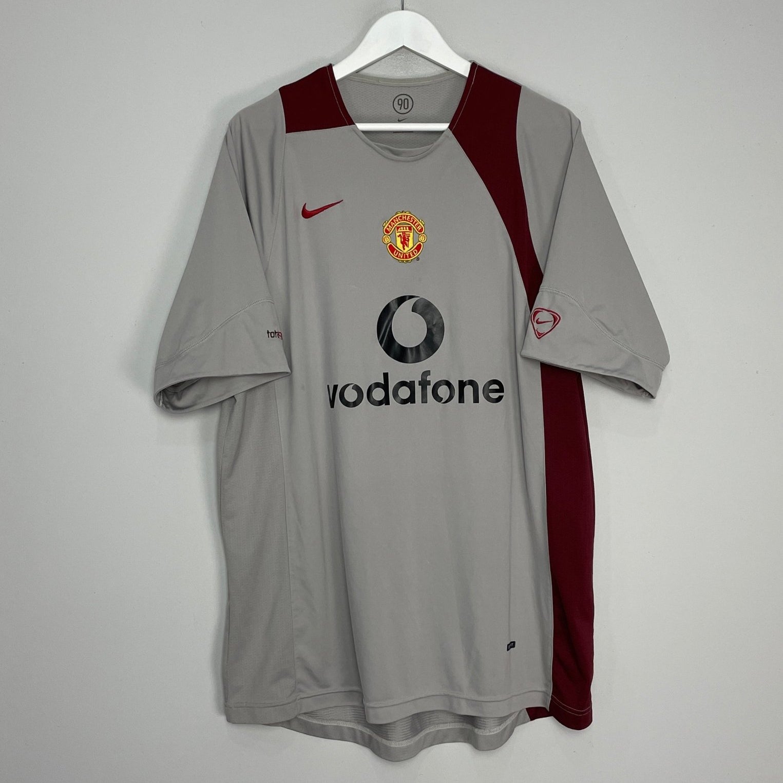 Shop 2004/05 MANCHESTER UNITED TRAINING SHIRT (XL) NIKE, classic football shirts, vintage football shirts & retro soccer jerseys at Cult Kits