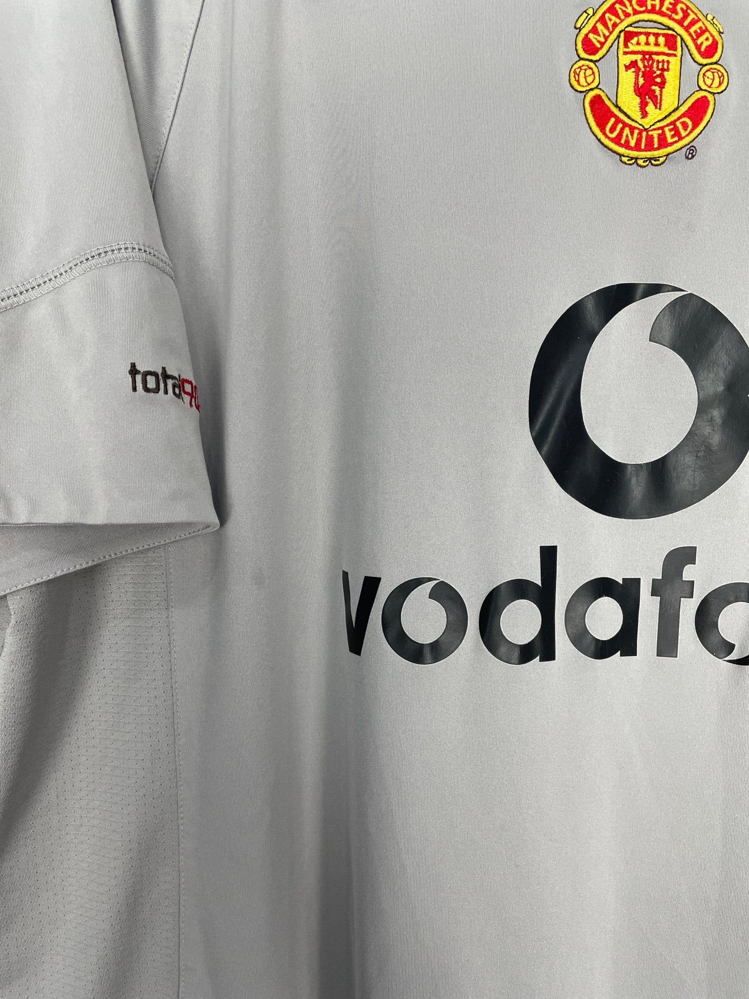 Shop 2004/05 MANCHESTER UNITED TRAINING SHIRT (XL) NIKE, classic football shirts, vintage football shirts & retro soccer jerseys at Cult Kits