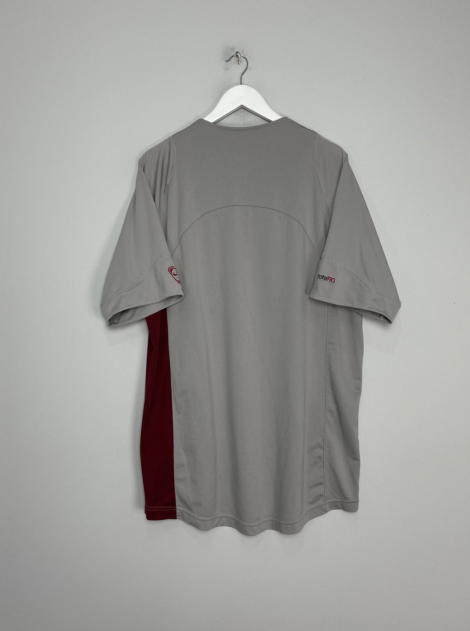 Shop 2004/05 MANCHESTER UNITED TRAINING SHIRT (XL) NIKE, classic football shirts, vintage football shirts & retro soccer jerseys at Cult Kits