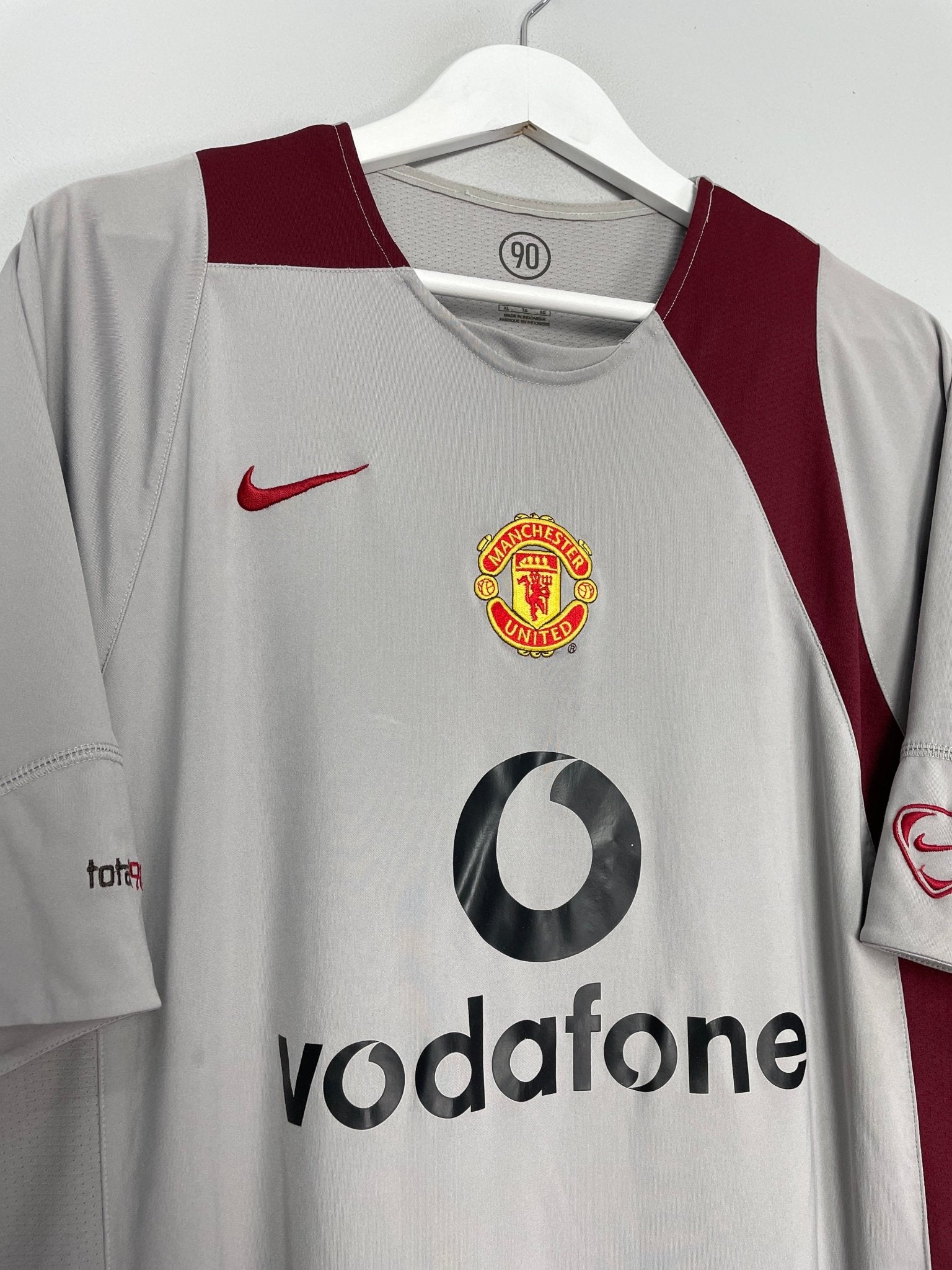 Shop 2004/05 MANCHESTER UNITED TRAINING SHIRT (XL) NIKE, classic football shirts, vintage football shirts & retro soccer jerseys at Cult Kits