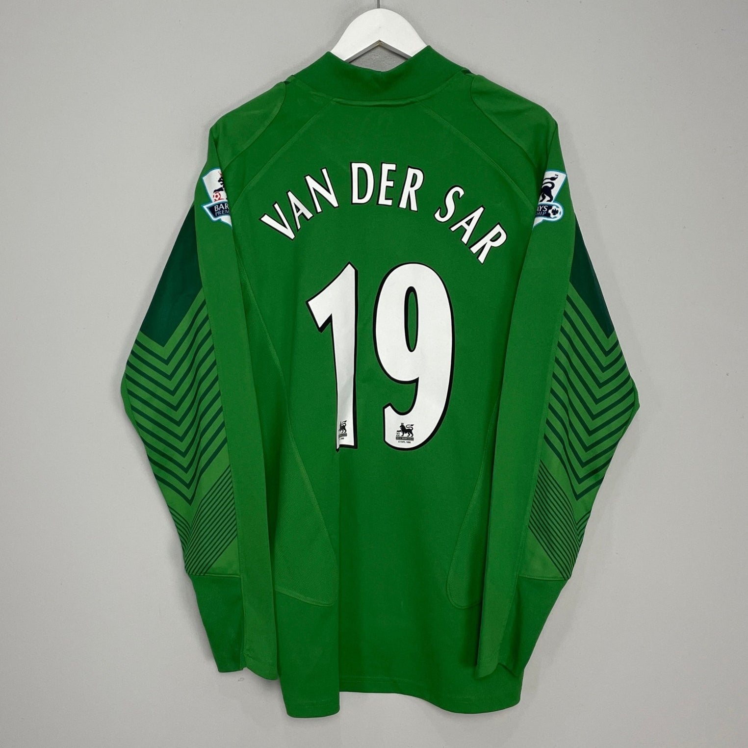 Shop 2004/05 MANCHESTER UNITED VAN DER SAR #19 GK SHIRT (L) NIKE, classic football shirts, vintage football shirts & retro soccer jerseys at Cult Kits
