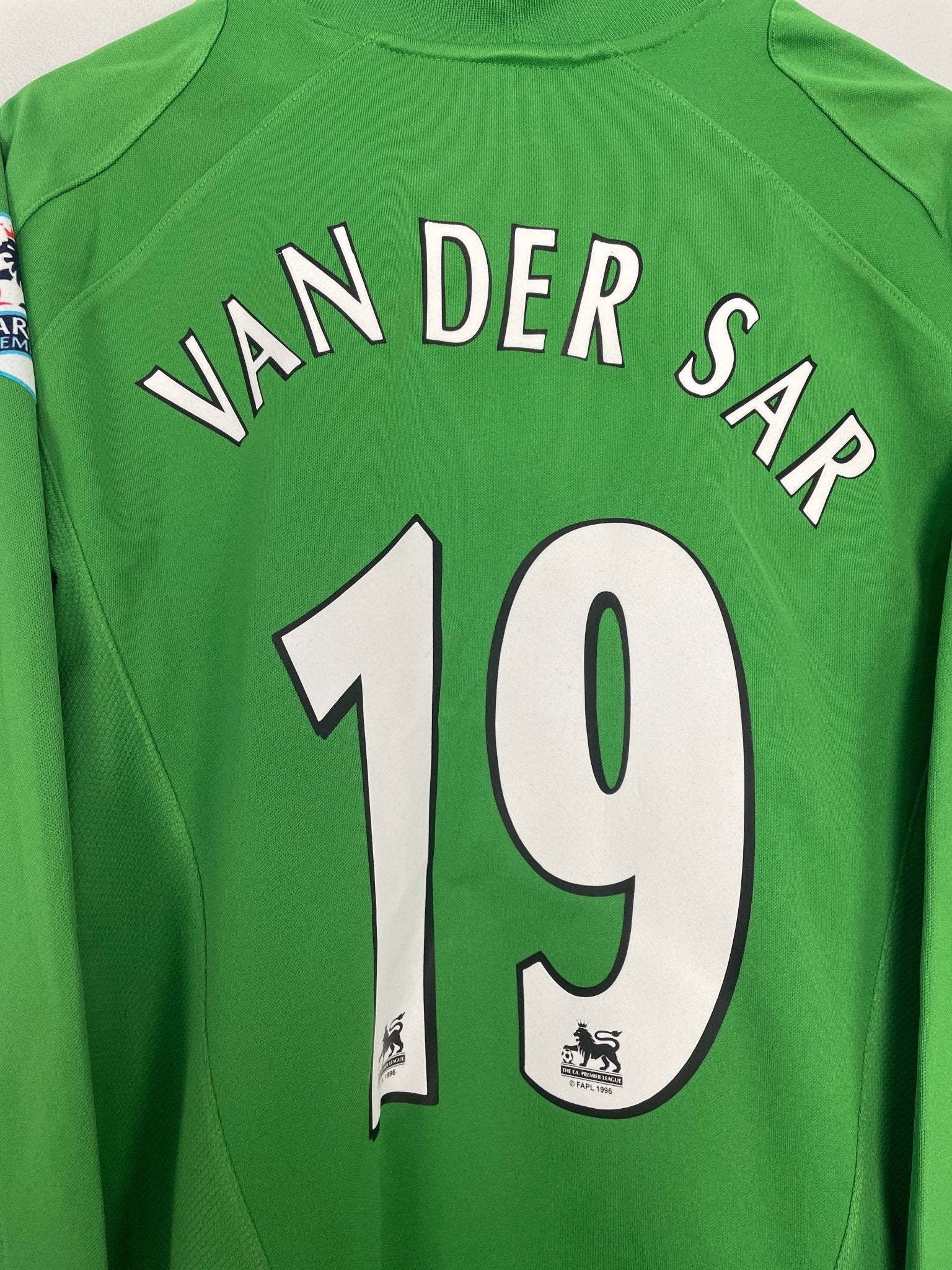 Shop 2004/05 MANCHESTER UNITED VAN DER SAR #19 GK SHIRT (L) NIKE, classic football shirts, vintage football shirts & retro soccer jerseys at Cult Kits