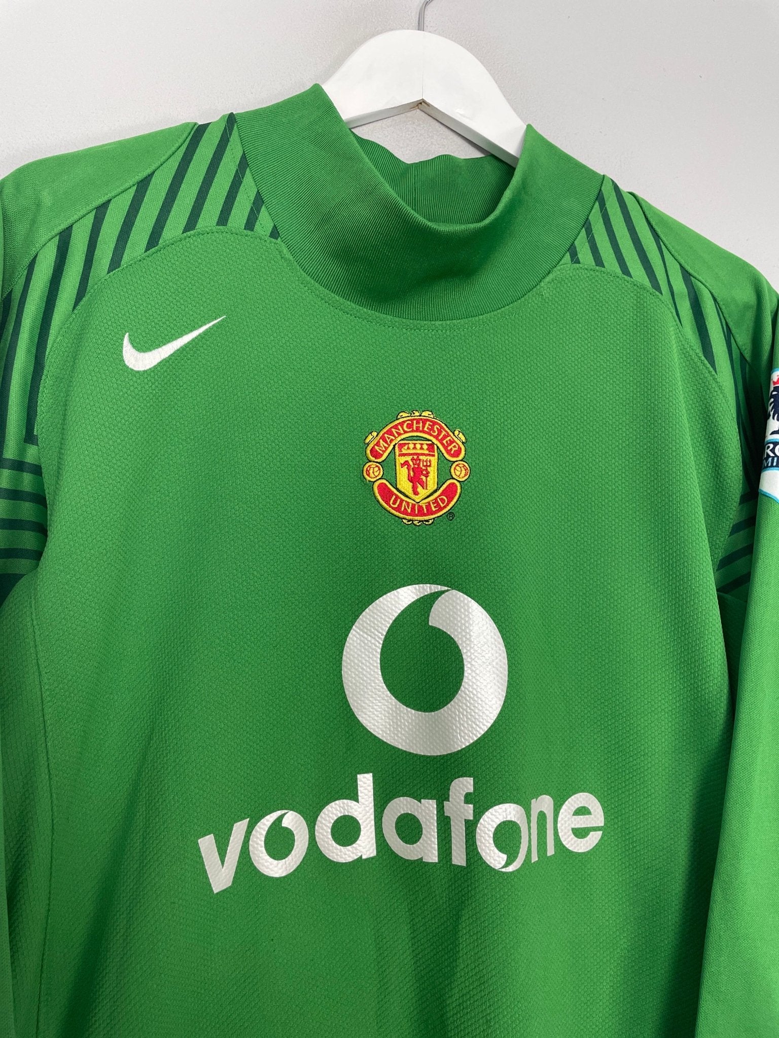 Shop 2004/05 MANCHESTER UNITED VAN DER SAR #19 GK SHIRT (L) NIKE, classic football shirts, vintage football shirts & retro soccer jerseys at Cult Kits