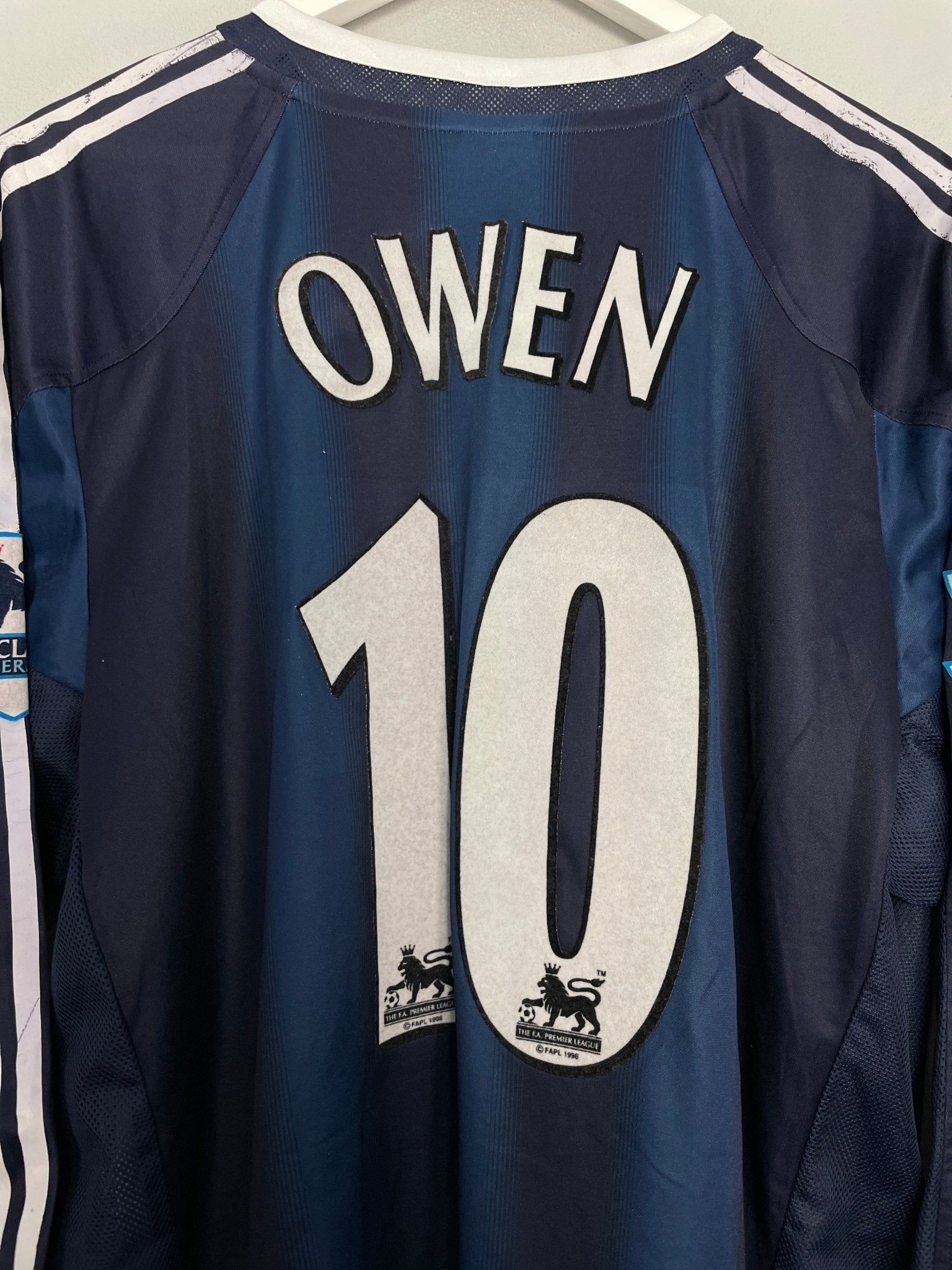 Shop 2004/05 NEWCASTLE UNITED OWEN #10 L/S AWAY SHIRT (XXL) ADIDAS, classic football shirts, vintage football shirts & retro soccer jerseys at Cult Kits