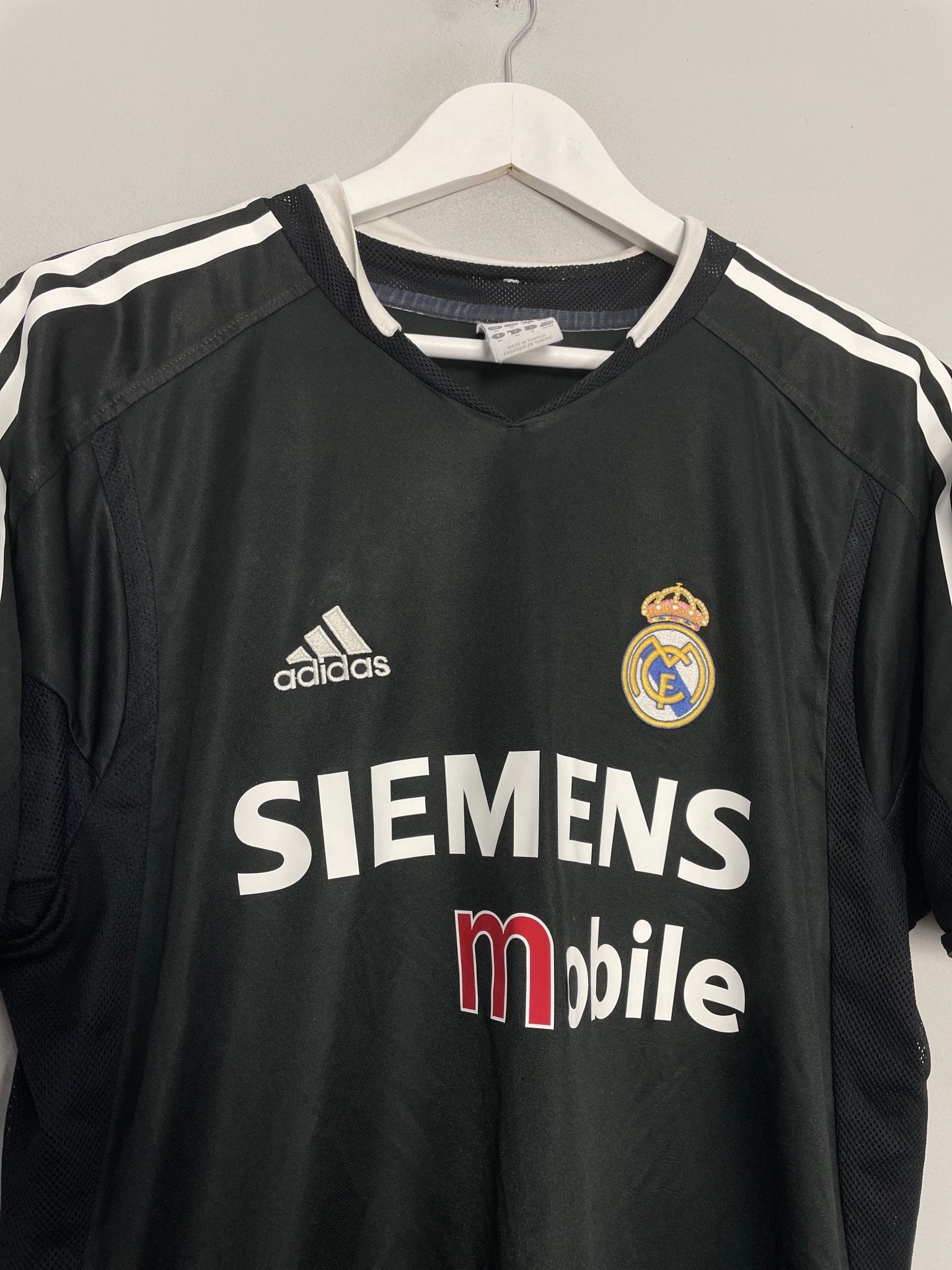 Shop 2004/05 REAL MADRID BECKHAM #23 AWAY SHIRT (M) ADIDAS, classic football shirts, vintage football shirts & retro soccer jerseys at Cult Kits