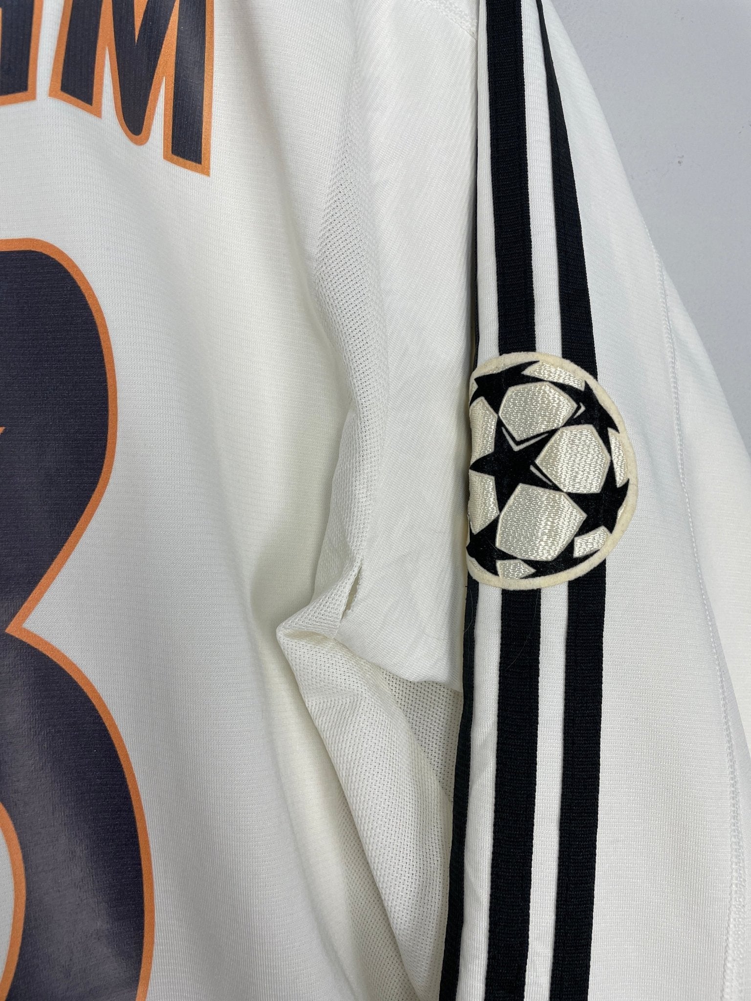Shop 2004/05 REAL MADRID BECKHAM #23 C/L L/S HOME SHIRT (M) ADIDAS, classic football shirts, vintage football shirts & retro soccer jerseys at Cult Kits