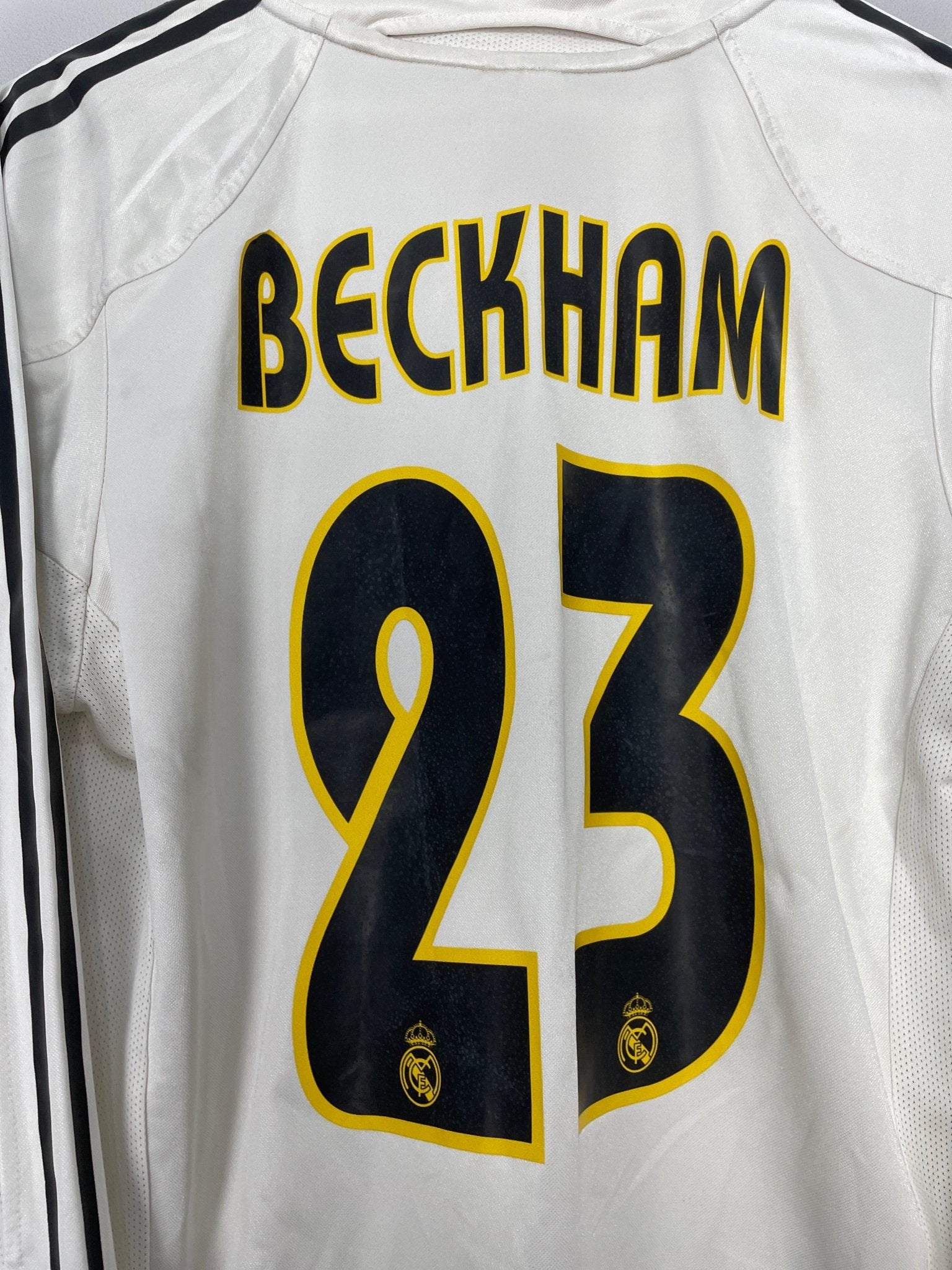 Shop 2004/05 REAL MADRID BECKHAM #23 L/S HOME SHIRT (M) ADIDAS, classic football shirts, vintage football shirts & retro soccer jerseys at Cult Kits