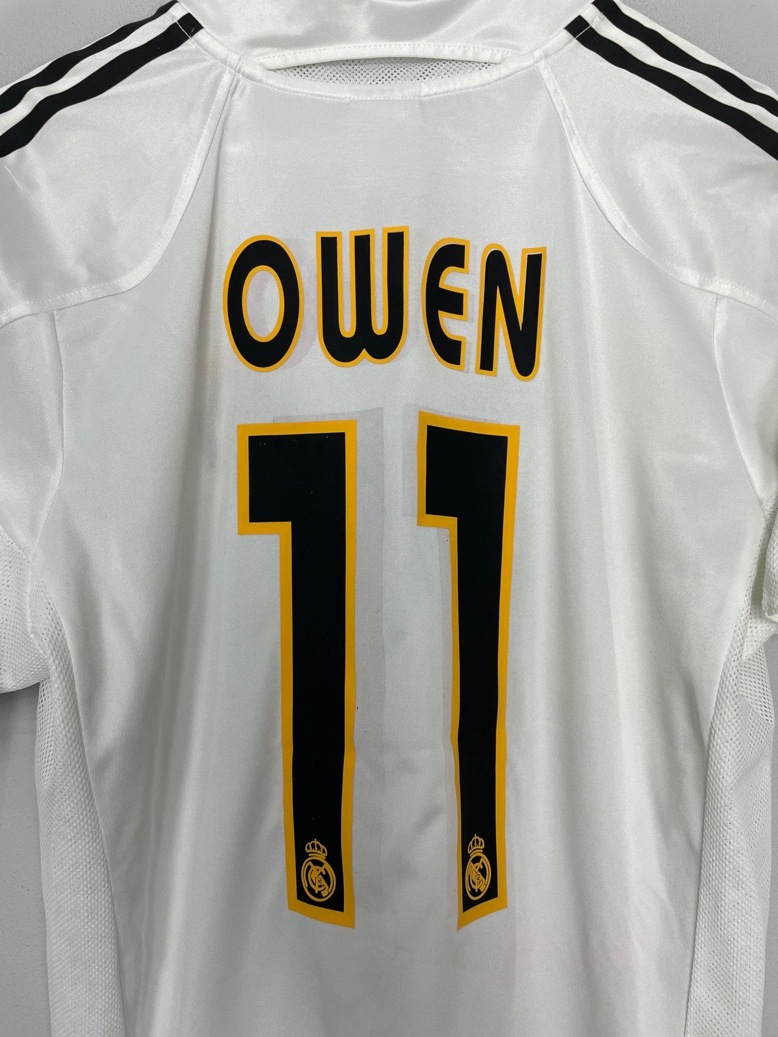 Shop 2004/05 REAL MADRID OWEN #11 *SIGNED* HOME SHIRT (S) ADIDAS, classic football shirts, vintage football shirts & retro soccer jerseys at Cult Kits