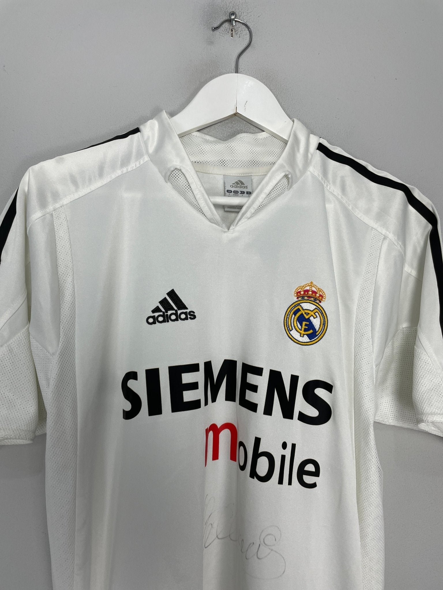 Shop 2004/05 REAL MADRID OWEN #11 *SIGNED* HOME SHIRT (S) ADIDAS, classic football shirts, vintage football shirts & retro soccer jerseys at Cult Kits