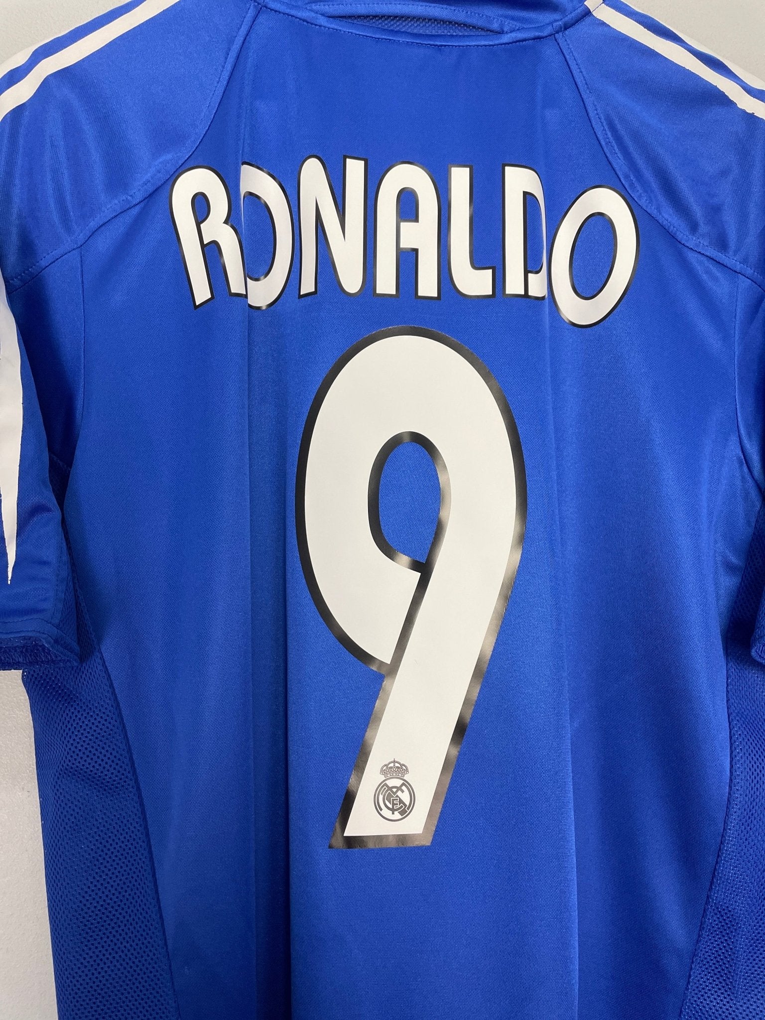 Shop 2004/05 REAL MADRID RONALDO #9 THIRD SHIRT (L) ADIDAS, classic football shirts, vintage football shirts & retro soccer jerseys at Cult Kits