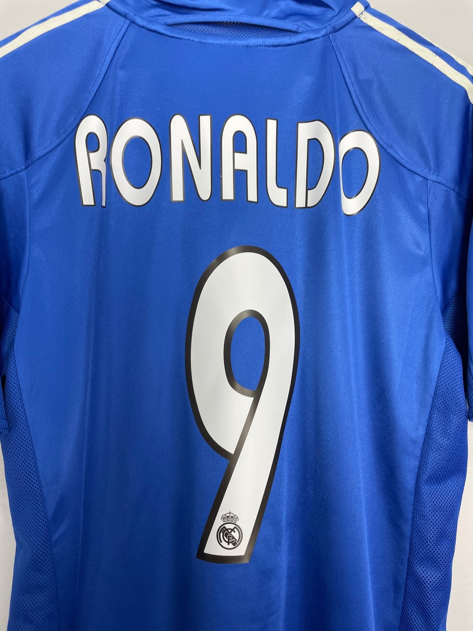 Shop 2004/05 REAL MADRID RONALDO #9 THIRD SHIRT (M) ADIDAS, classic football shirts, vintage football shirts & retro soccer jerseys at Cult Kits