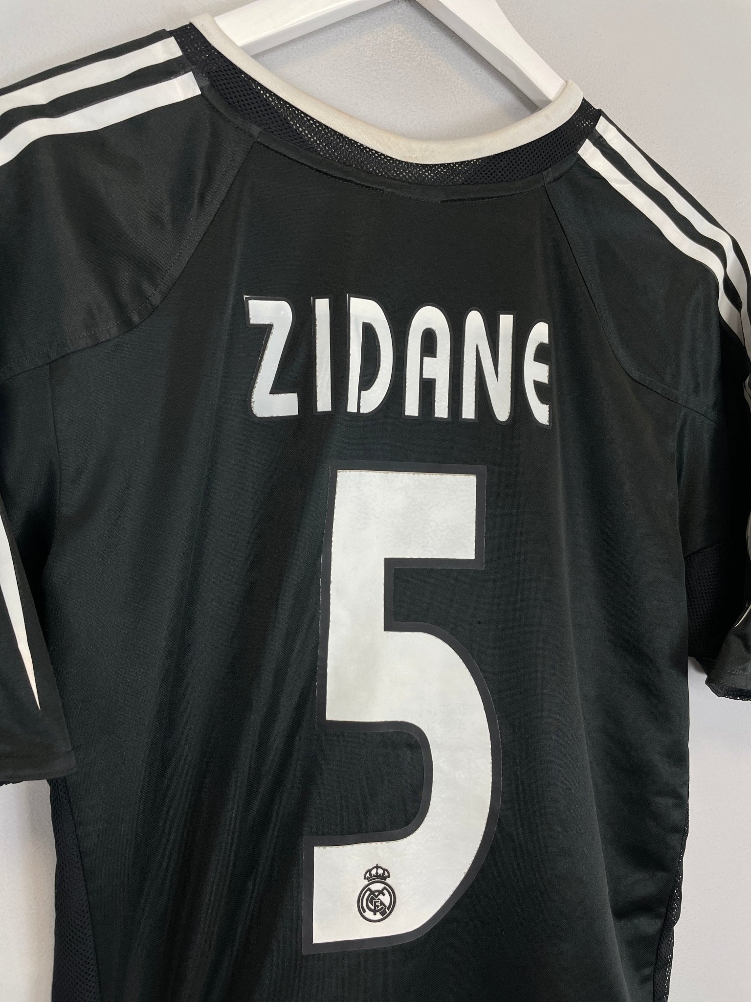Shop 2004/05 REAL MADRID ZIDANE #5 AWAY SHIRT (M) ADIDAS, classic football shirts, vintage football shirts & retro soccer jerseys at Cult Kits