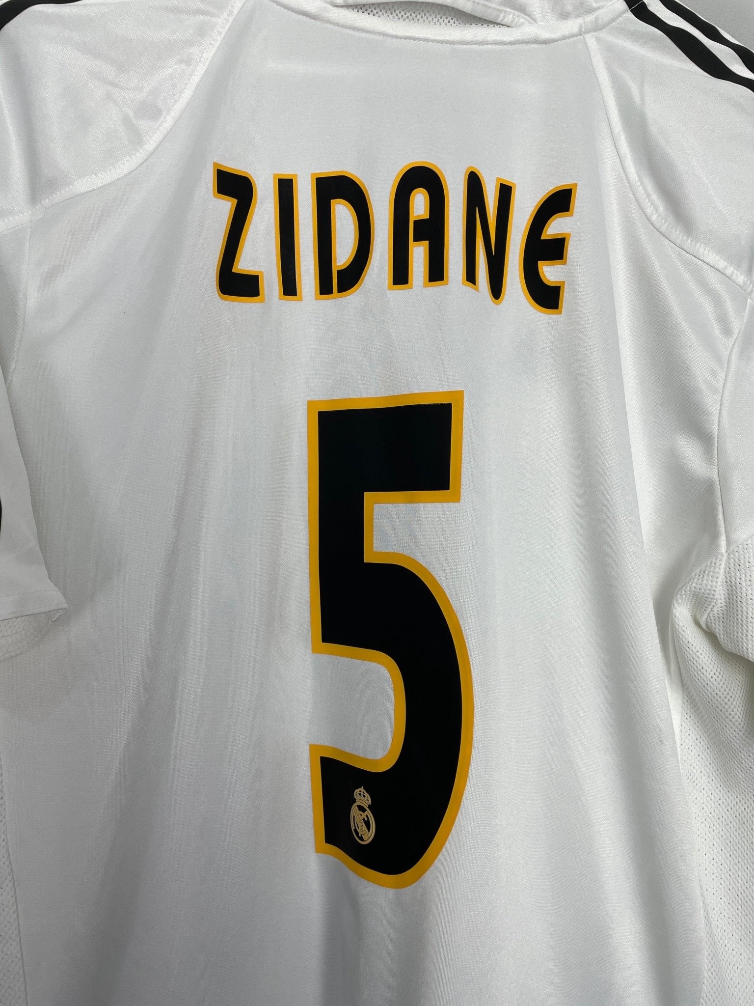 Shop 2004/05 REAL MADRID ZIDANE #5 HOME SHIRT (L) ADIDAS, classic football shirts, vintage football shirts & retro soccer jerseys at Cult Kits