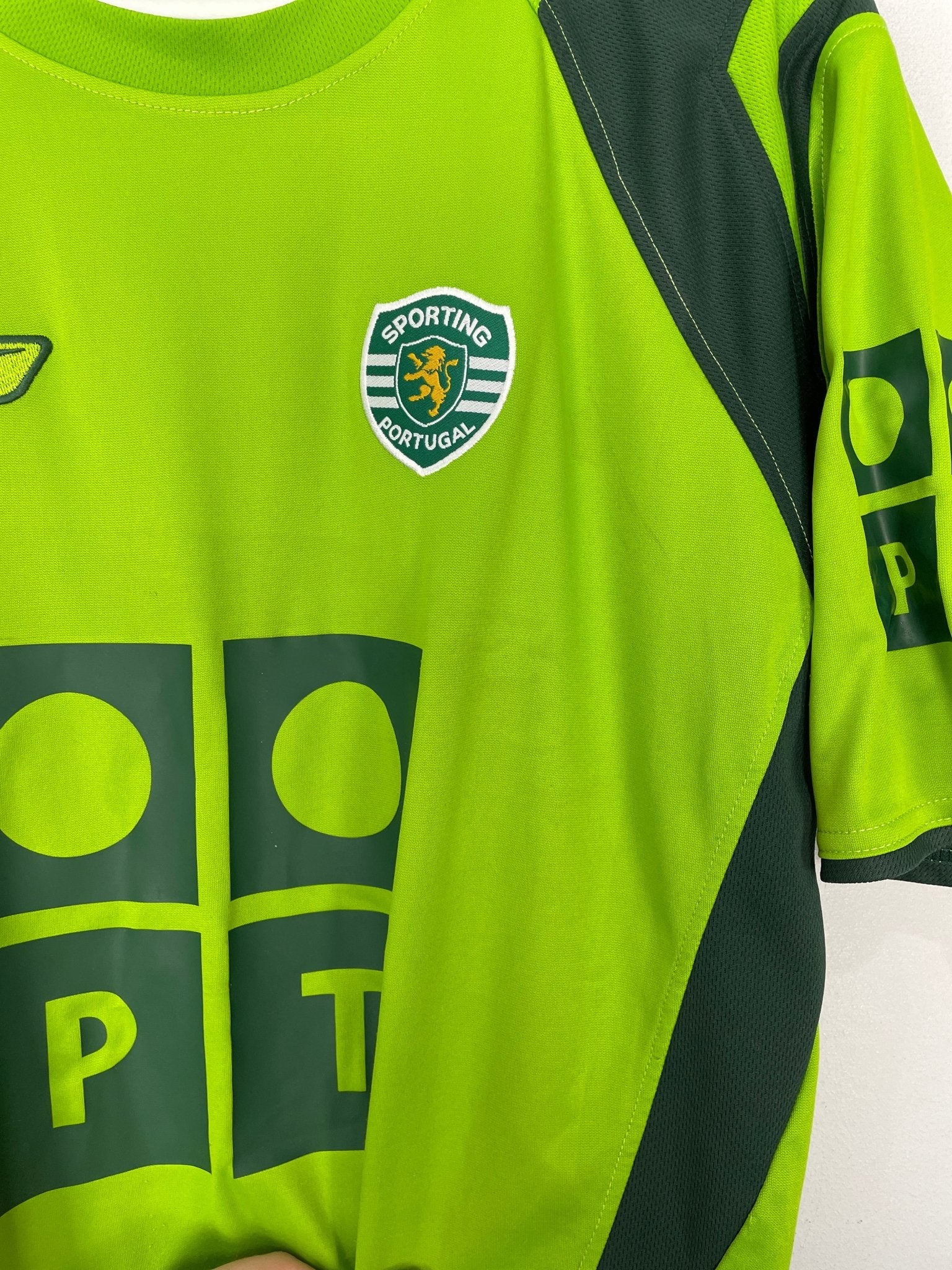 Shop 2004/05 SPORTING LISBON AWAY SHIRT (M) REEBOK, classic football shirts, vintage football shirts & retro soccer jerseys at Cult Kits