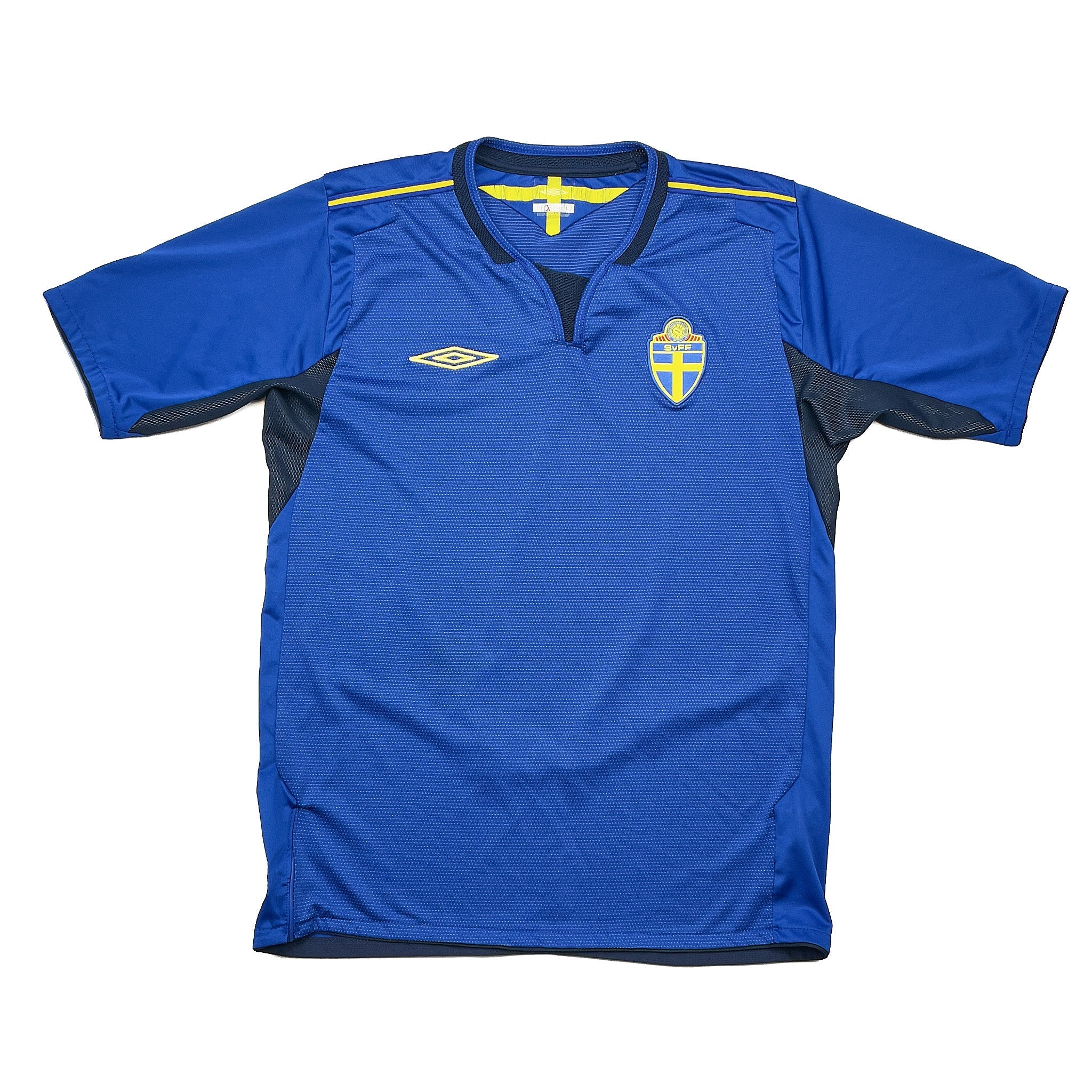 Buy 2004/05 Sweden Away Shirt (M) Umbro ~ Free worldwide shipping ~ Authentic Vintage Football Shirts from Cult Kits