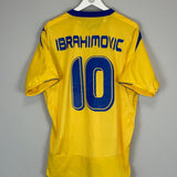 Shop 2004/05 SWEDEN IBRAHIMOVIC #10 HOME SHIRT (XL) UMBRO, classic football shirts, vintage football shirts & retro soccer jerseys at Cult Kits