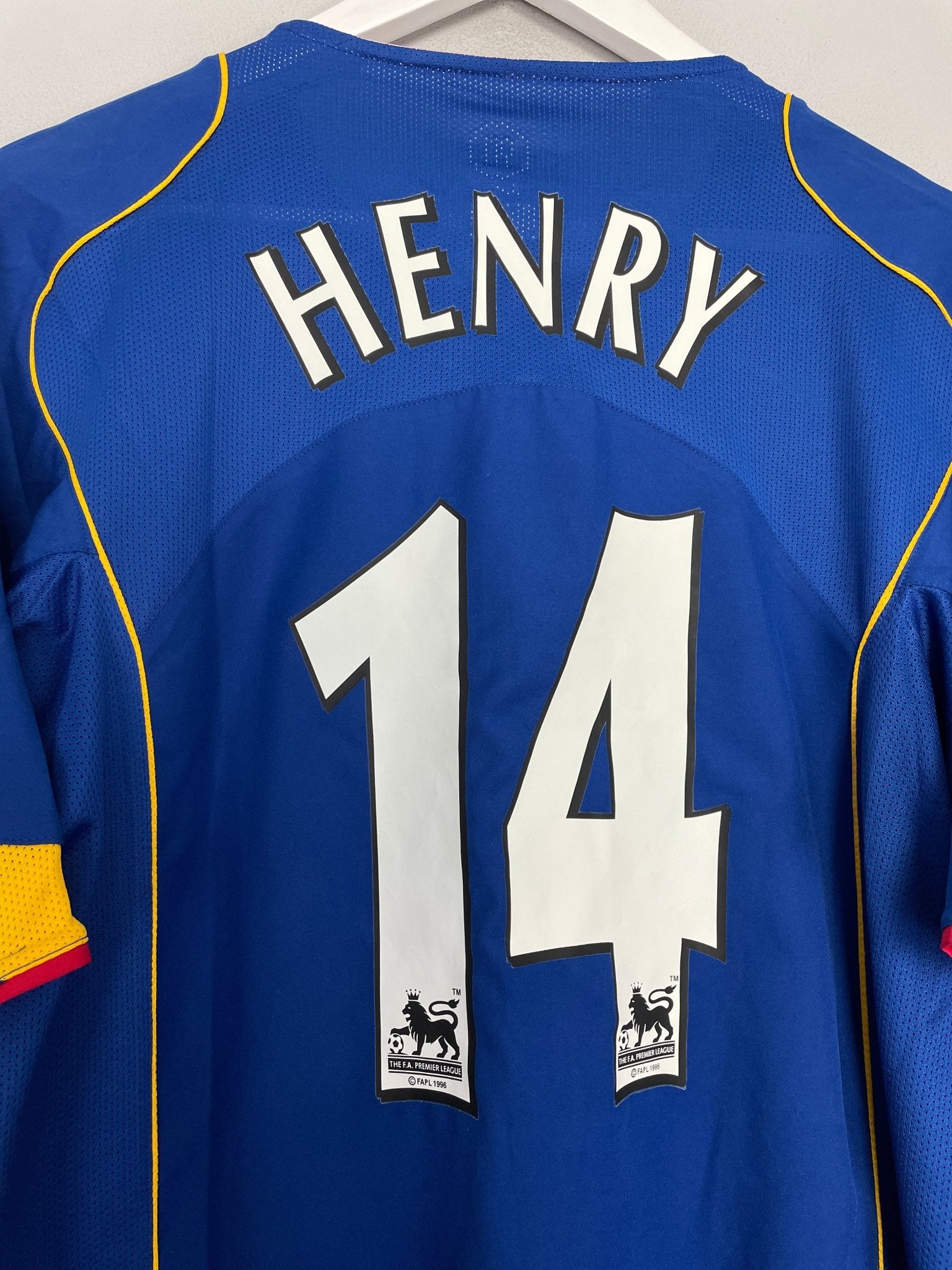 Shop 2004/06 ARSENAL HENRY #14 AWAY SHIRT (L) NIKE, classic football shirts, vintage football shirts & retro soccer jerseys at Cult Kits
