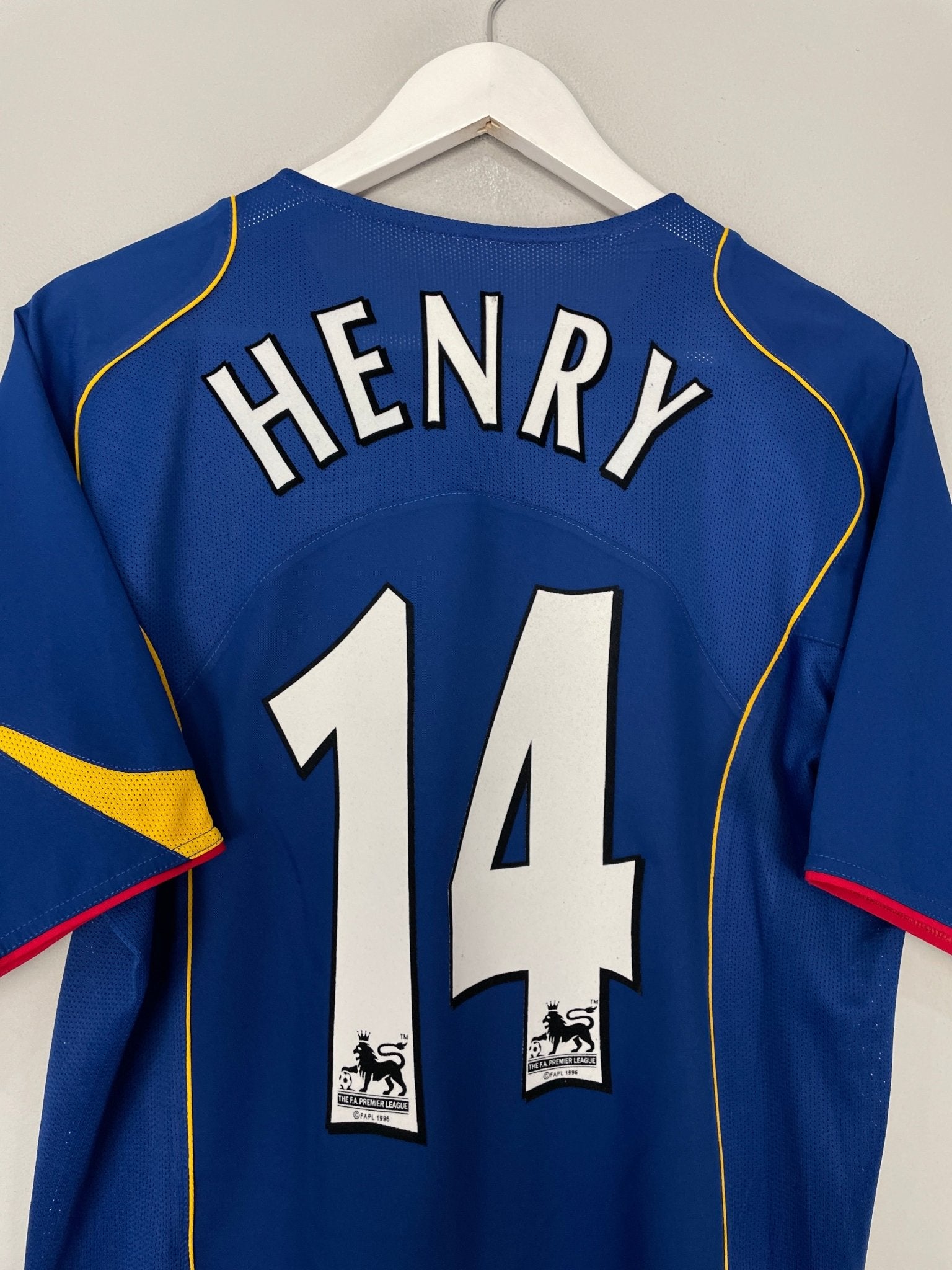 Shop 2004/06 ARSENAL HENRY #14 AWAY SHIRT (M) NIKE, classic football shirts, vintage football shirts & retro soccer jerseys at Cult Kits