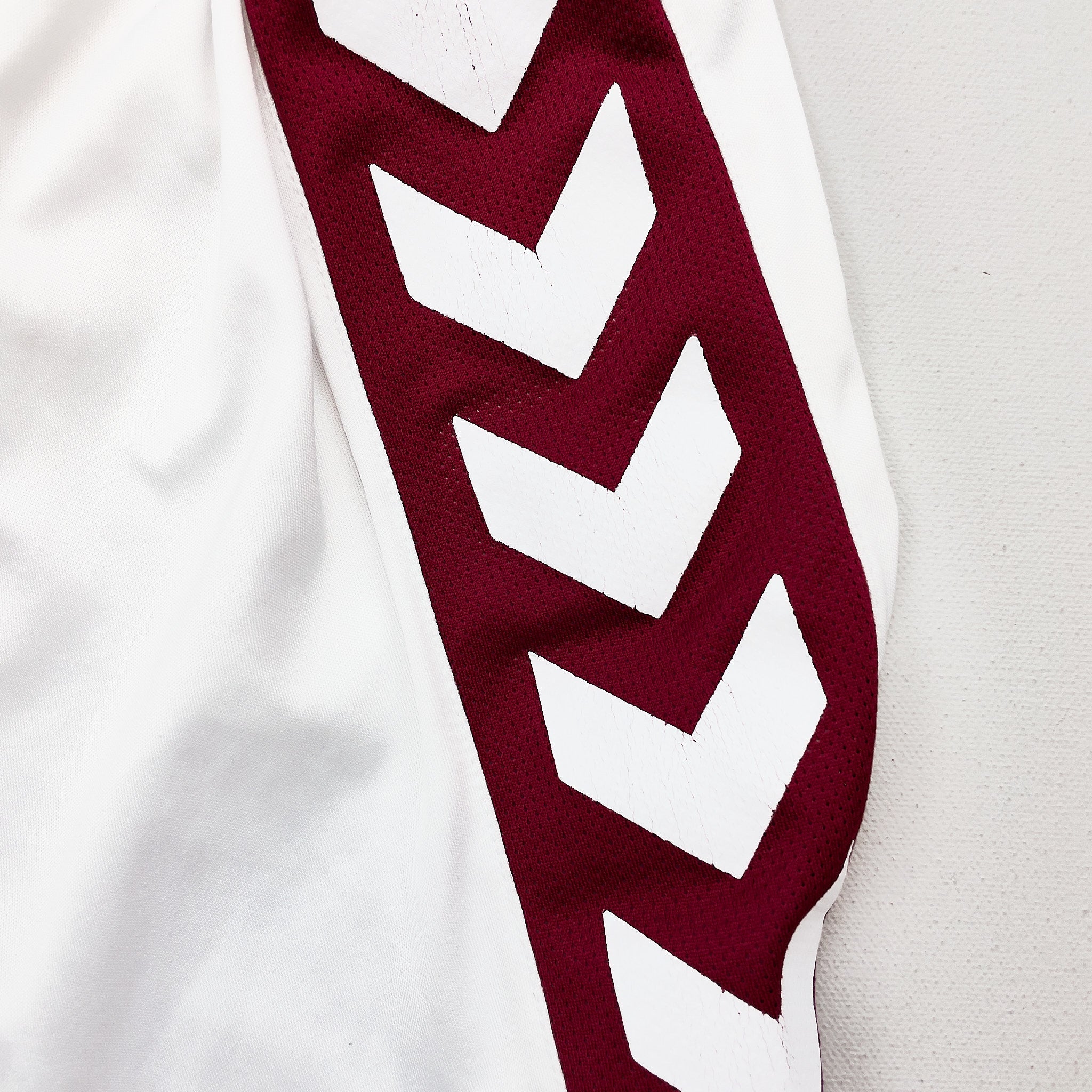 Buy 2004/06 Aston Villa Home Shorts (M) Hummel ~ Free worldwide shipping ~ Authentic Vintage Football Shirts from Cult Kits