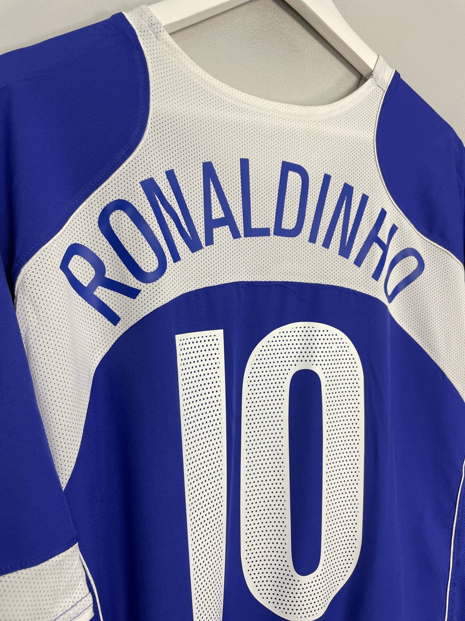 Shop 2004/06 BRAZIL RONALDINHO #10 AWAY SHIRT (XXXL) NIKE, classic football shirts, vintage football shirts & retro soccer jerseys at Cult Kits
