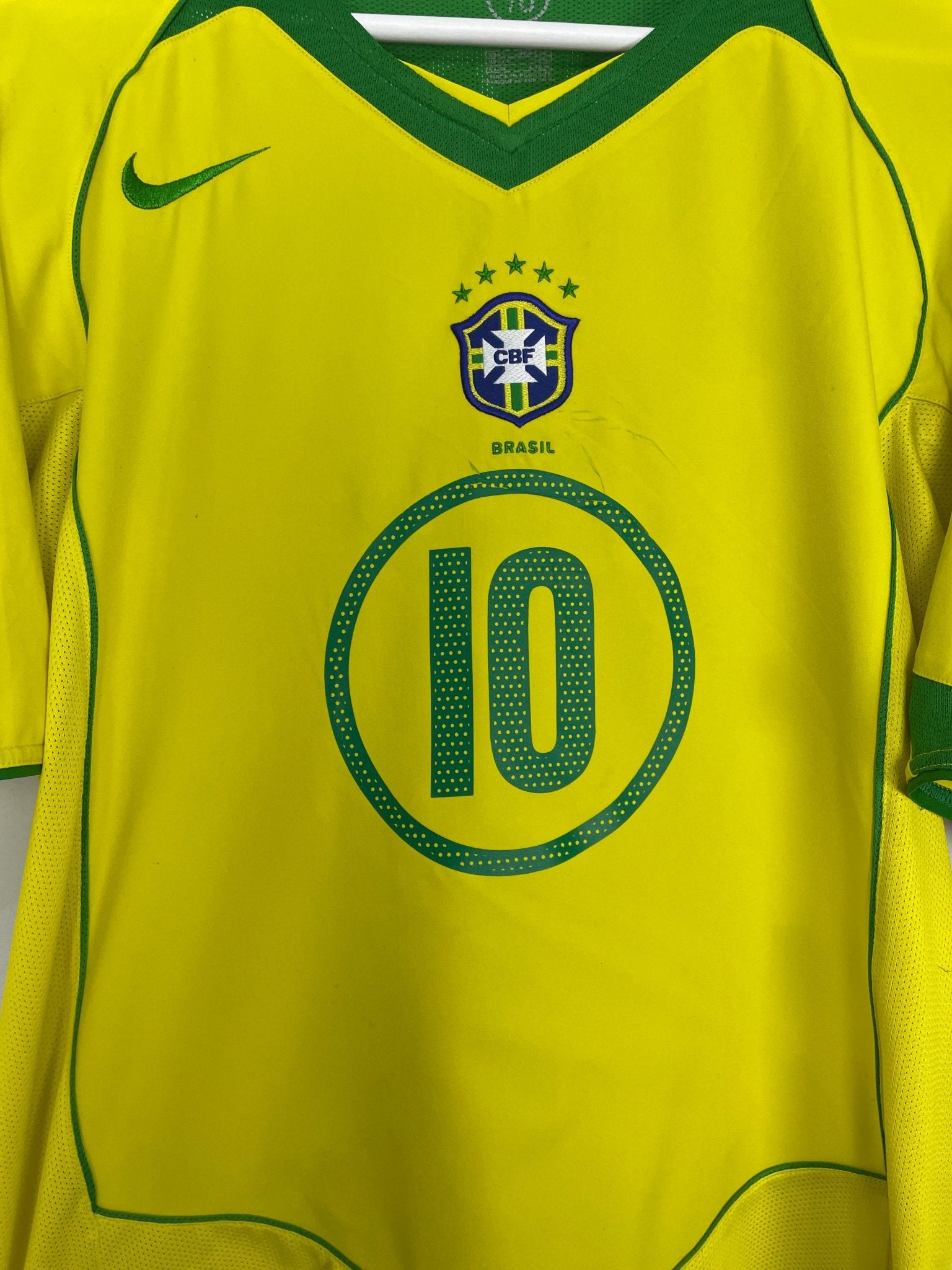 Shop 2004/06 BRAZIL RONALDINHO #10 HOME SHIRT (L) NIKE, classic football shirts, vintage football shirts & retro soccer jerseys at Cult Kits