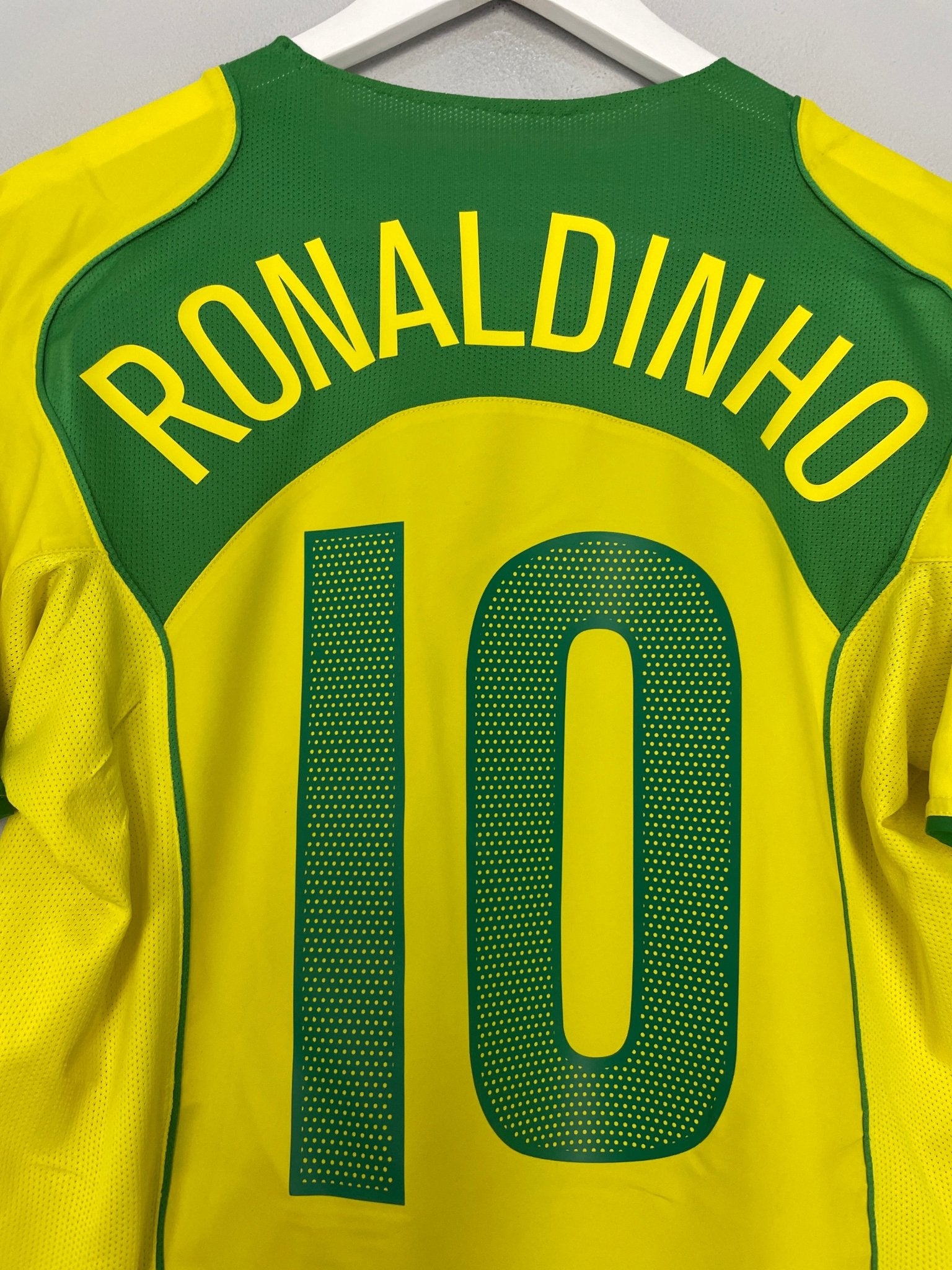 Shop 2004/06 BRAZIL RONALDINHO #10 HOME SHIRT (S) NIKE, classic football shirts, vintage football shirts & retro soccer jerseys at Cult Kits