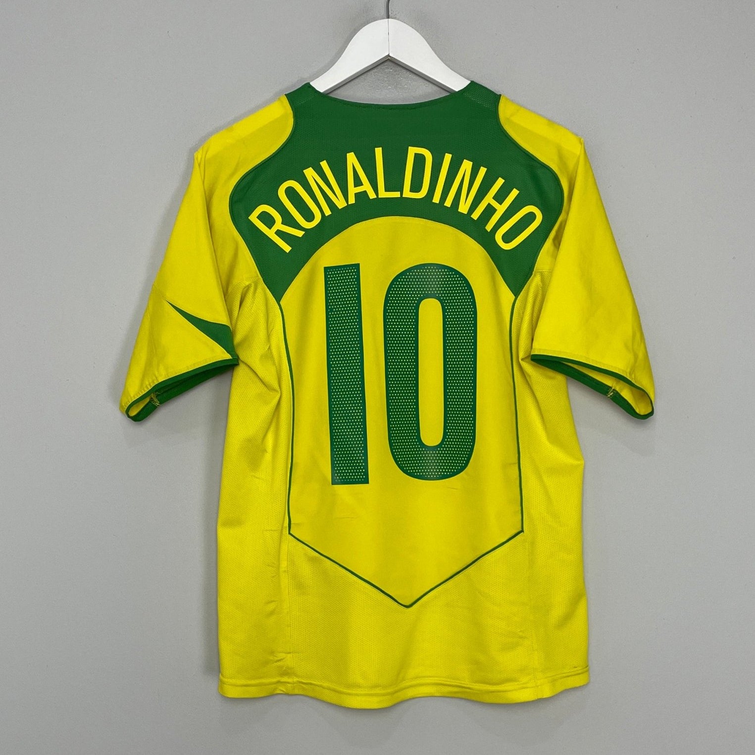 Shop 2004/06 BRAZIL RONALDINHO #10 HOME SHIRT (S) NIKE, classic football shirts, vintage football shirts & retro soccer jerseys at Cult Kits