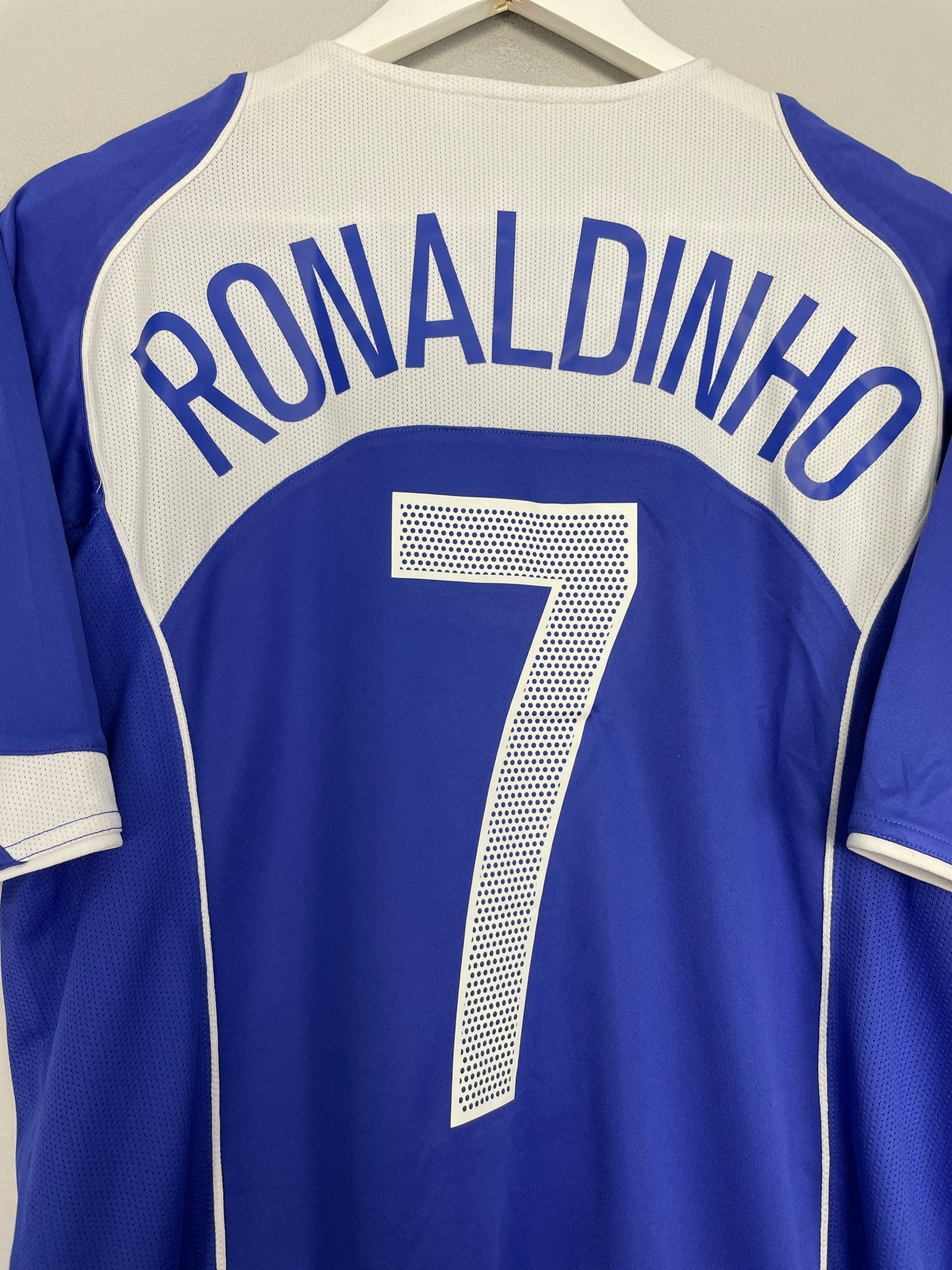 Shop 2004/06 BRAZIL RONALDINHO #7 AWAY SHIRT (M/L) NIKE, classic football shirts, vintage football shirts & retro soccer jerseys at Cult Kits