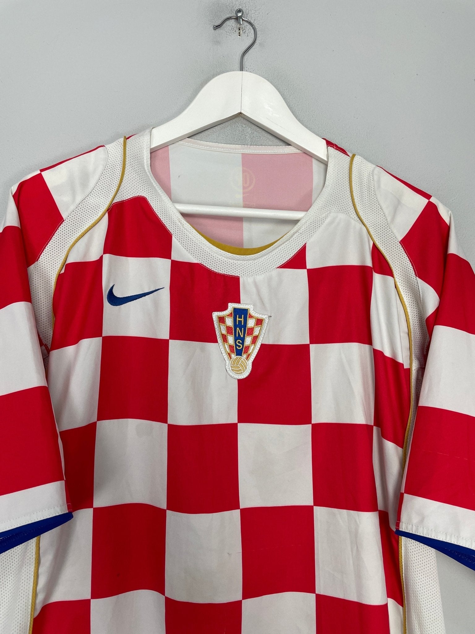 Shop 2004/06 CROATIA HOME SHIRT (L) NIKE, classic football shirts, vintage football shirts & retro soccer jerseys at Cult Kits