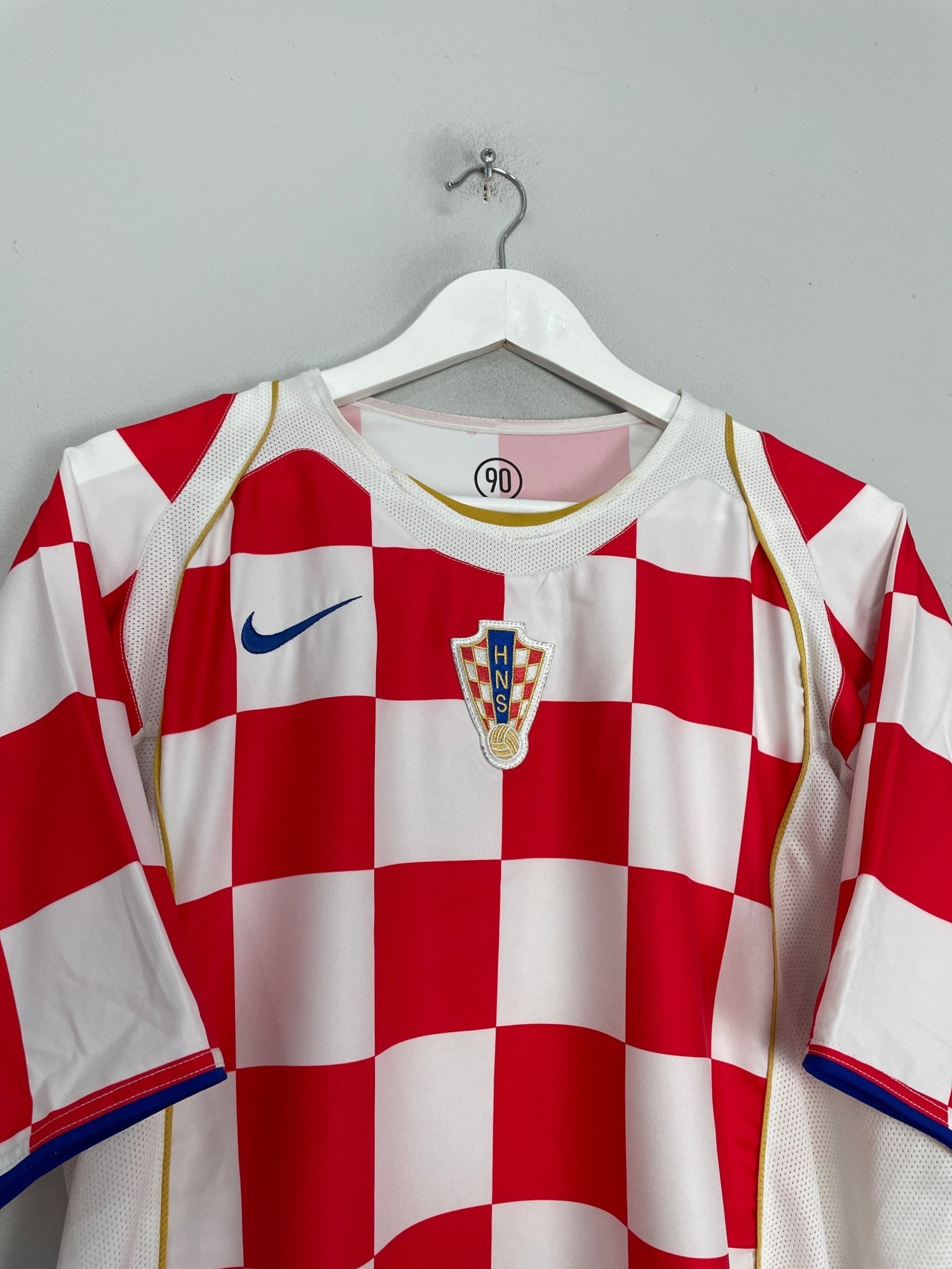 Shop 2004/06 CROATIA HOME SHIRT (L) NIKE, classic football shirts, vintage football shirts & retro soccer jerseys at Cult Kits