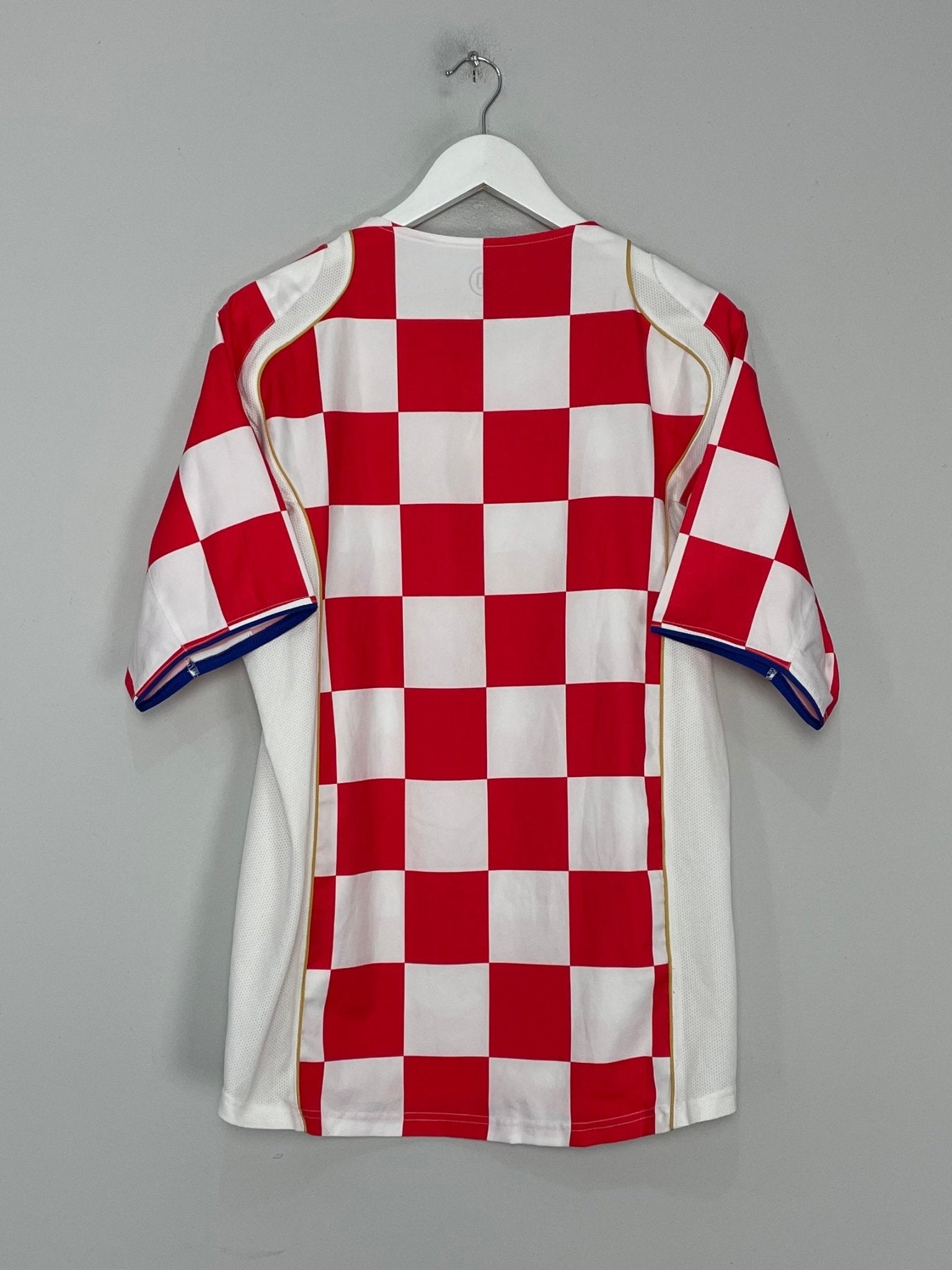 Shop 2004/06 CROATIA HOME SHIRT (L) NIKE, classic football shirts, vintage football shirts & retro soccer jerseys at Cult Kits