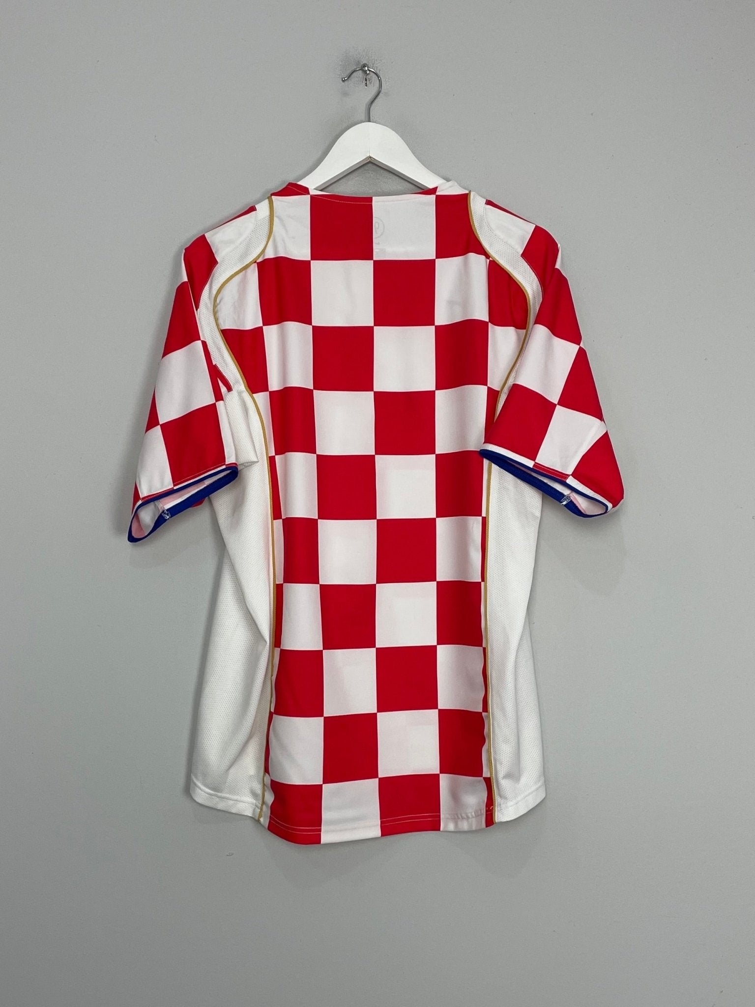 Shop 2004/06 CROATIA HOME SHIRT (L) NIKE, classic football shirts, vintage football shirts & retro soccer jerseys at Cult Kits